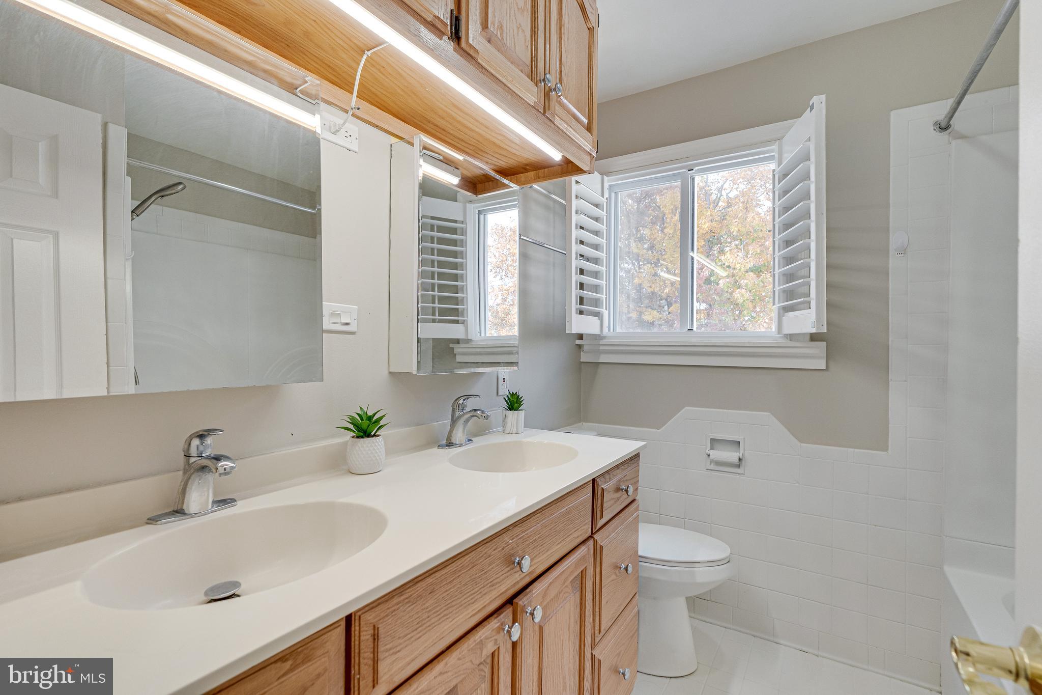 POINT OF WOODS - Residential