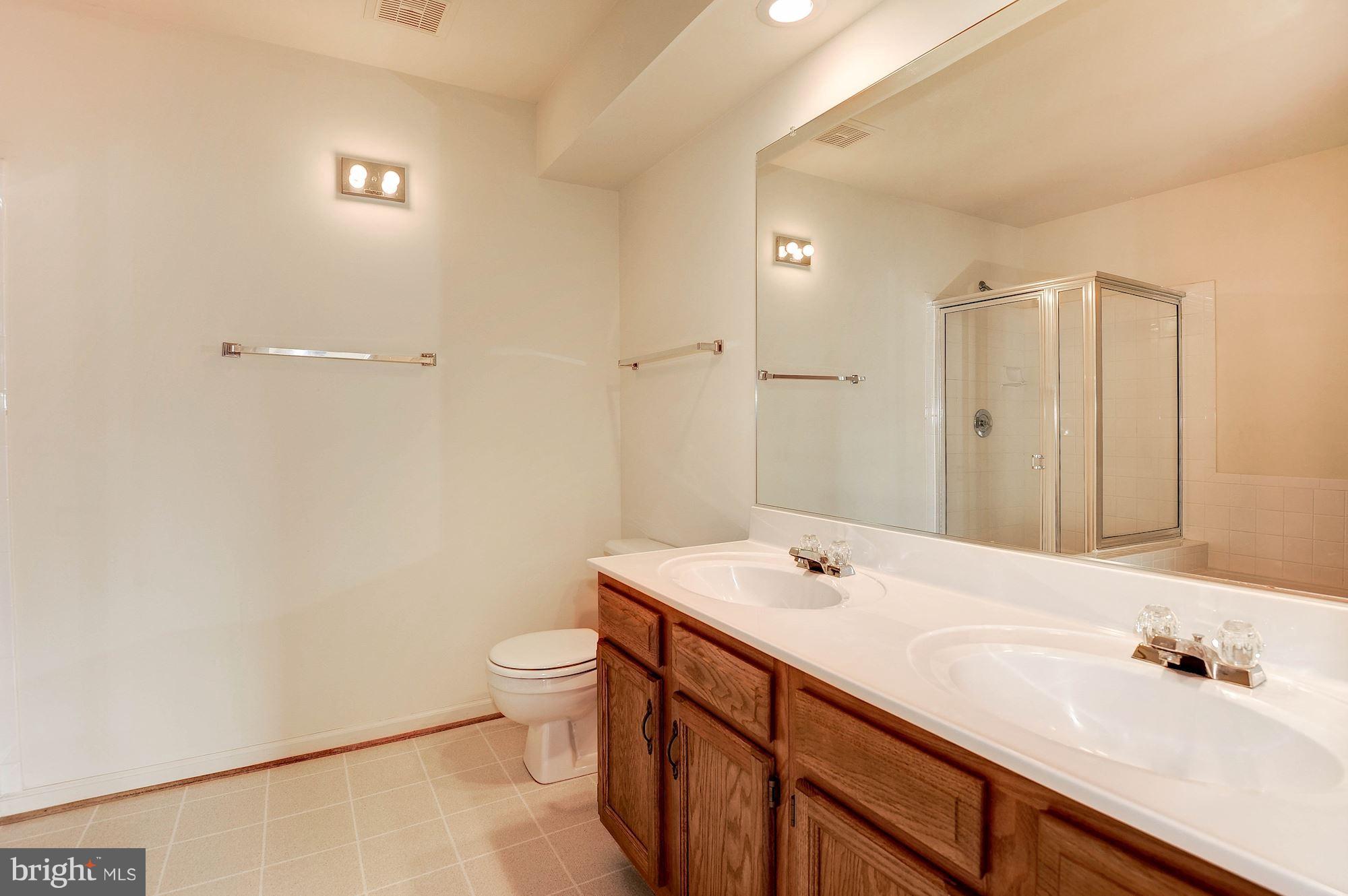 STRATFORD PLACE AT KINGS - Residential