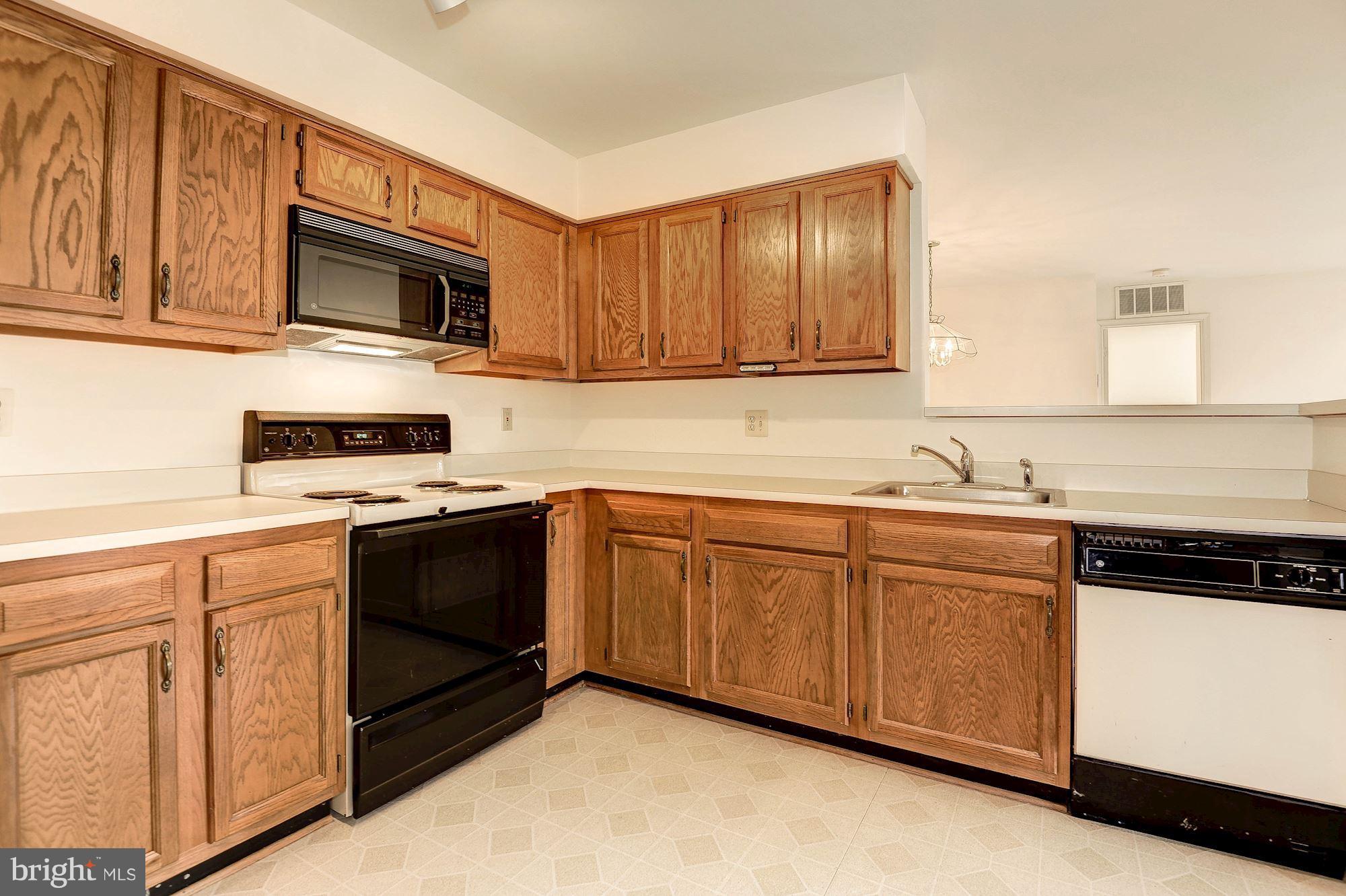 STRATFORD PLACE AT KINGS - Residential