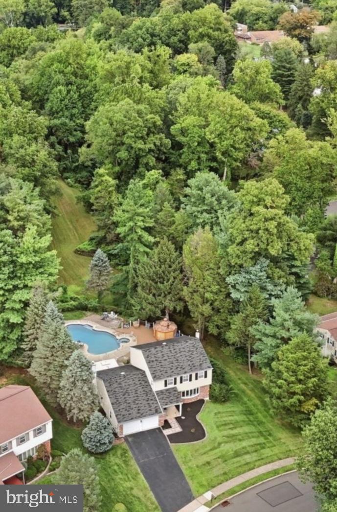 201 CREEKWOOD DRIVE
