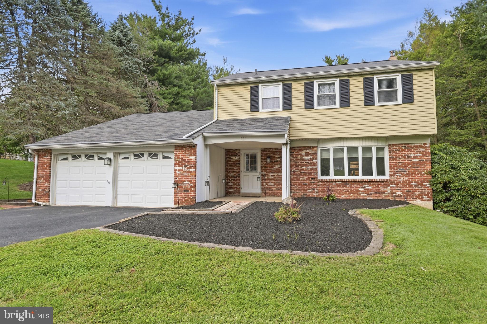201 CREEKWOOD DRIVE
