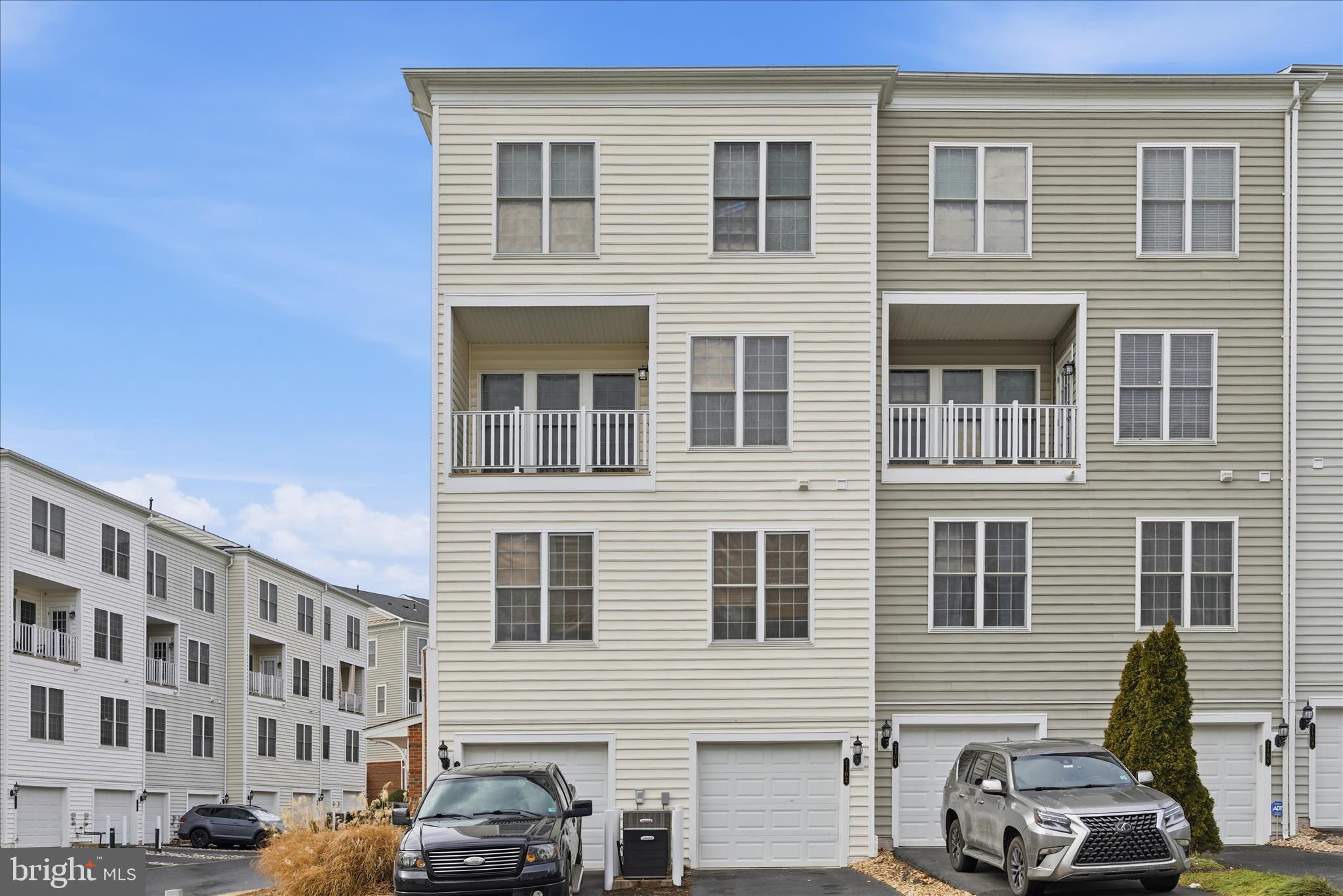 POTOMAC CLUB CONDOMINIUMS - Residential