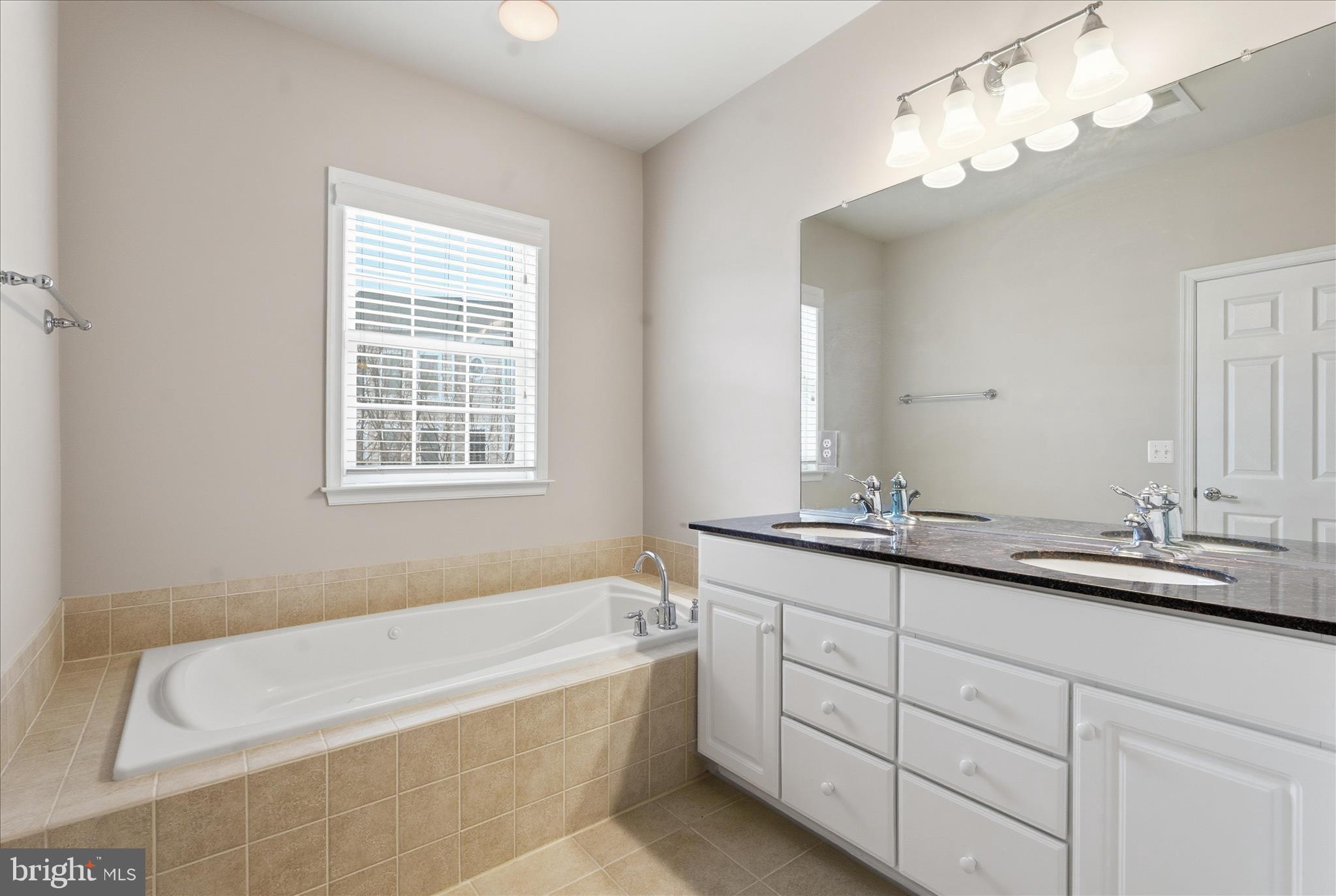 POTOMAC CLUB CONDOMINIUMS - Residential