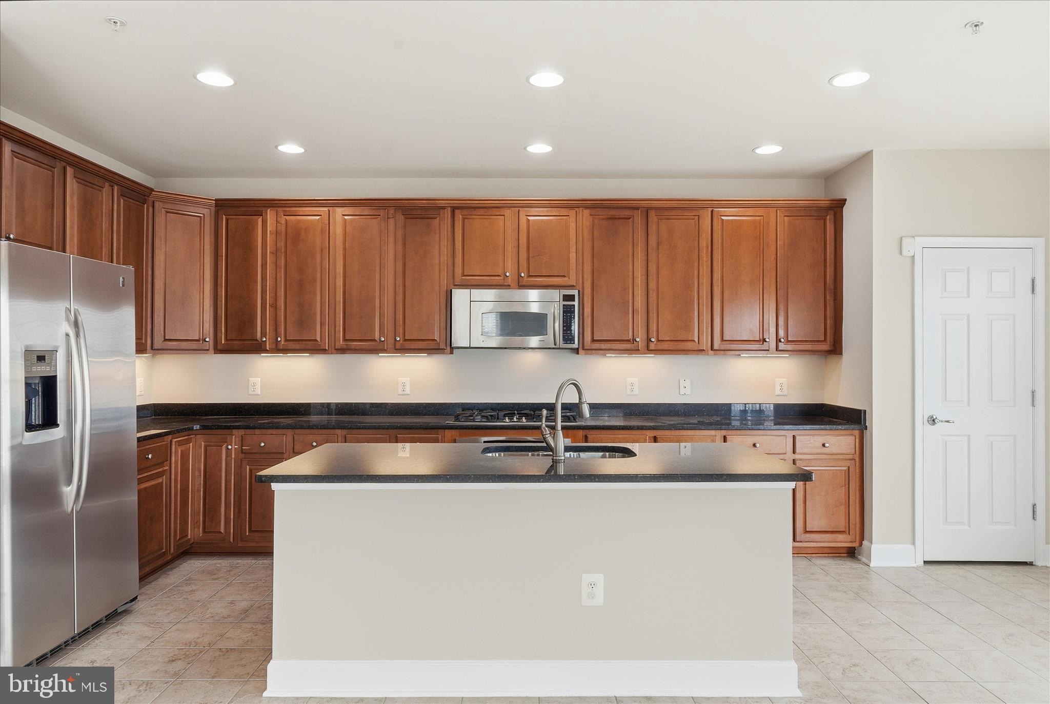 POTOMAC CLUB CONDOMINIUMS - Residential