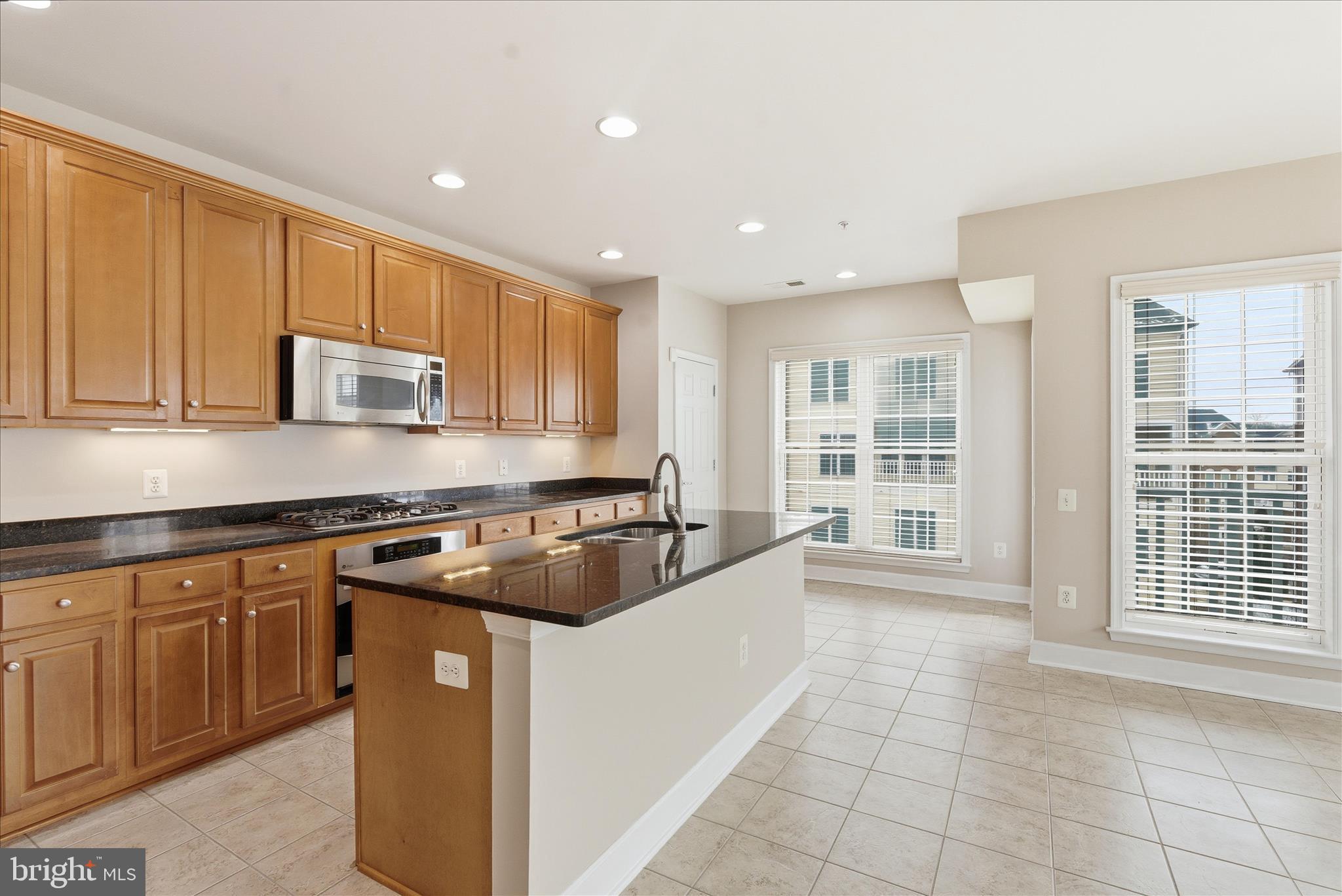 POTOMAC CLUB CONDOMINIUMS - Residential