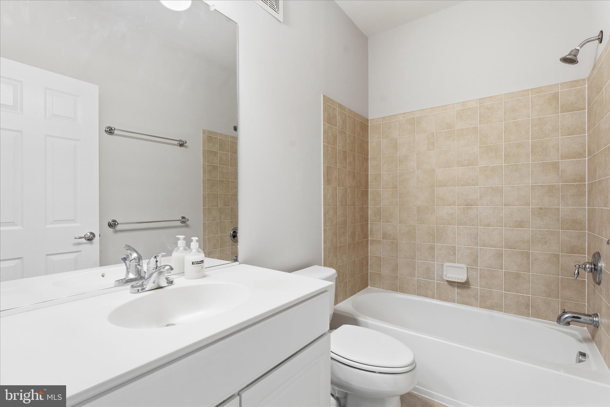 POTOMAC CLUB CONDOMINIUMS - Residential