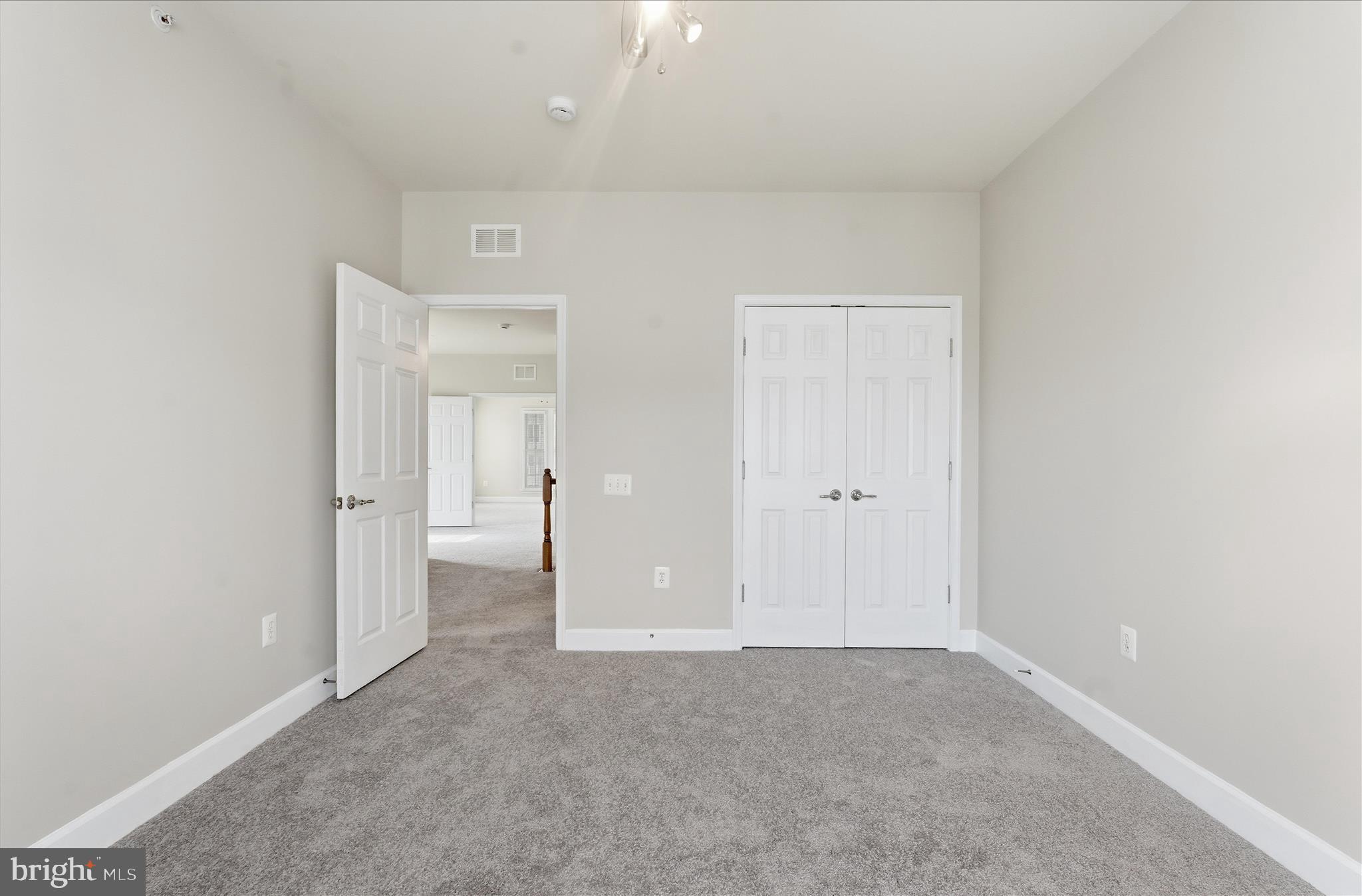 POTOMAC CLUB CONDOMINIUMS - Residential