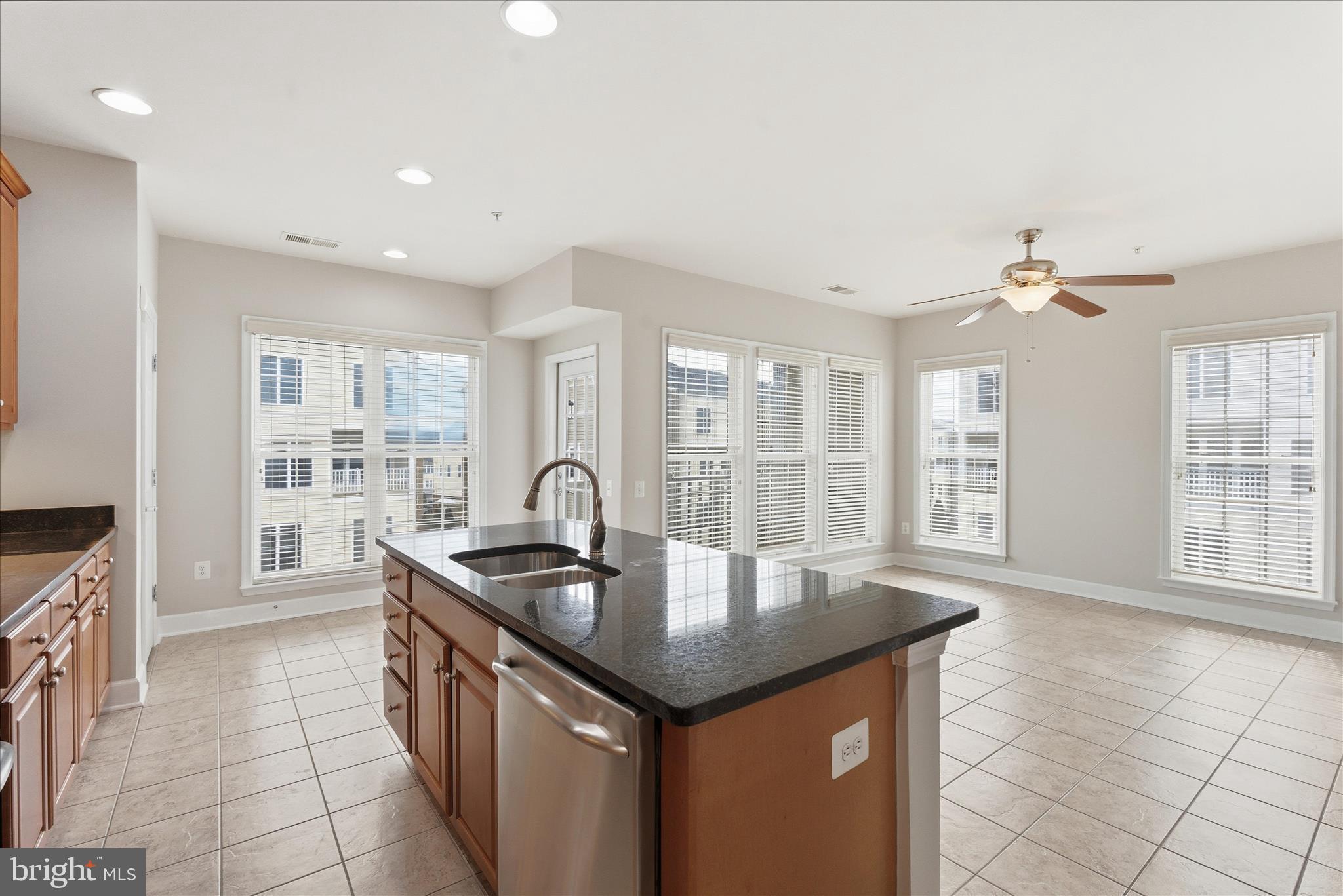 POTOMAC CLUB CONDOMINIUMS - Residential