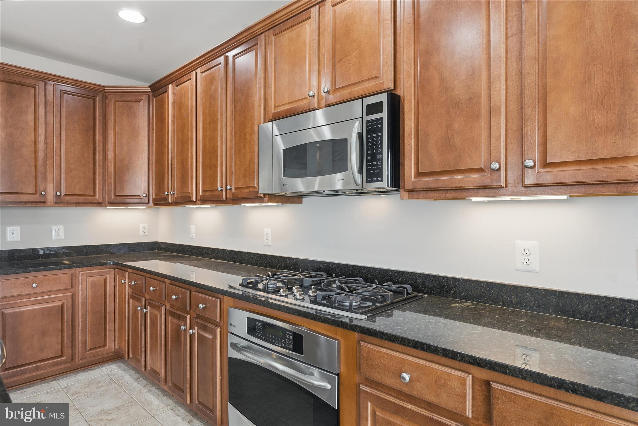 POTOMAC CLUB CONDOMINIUMS - Residential