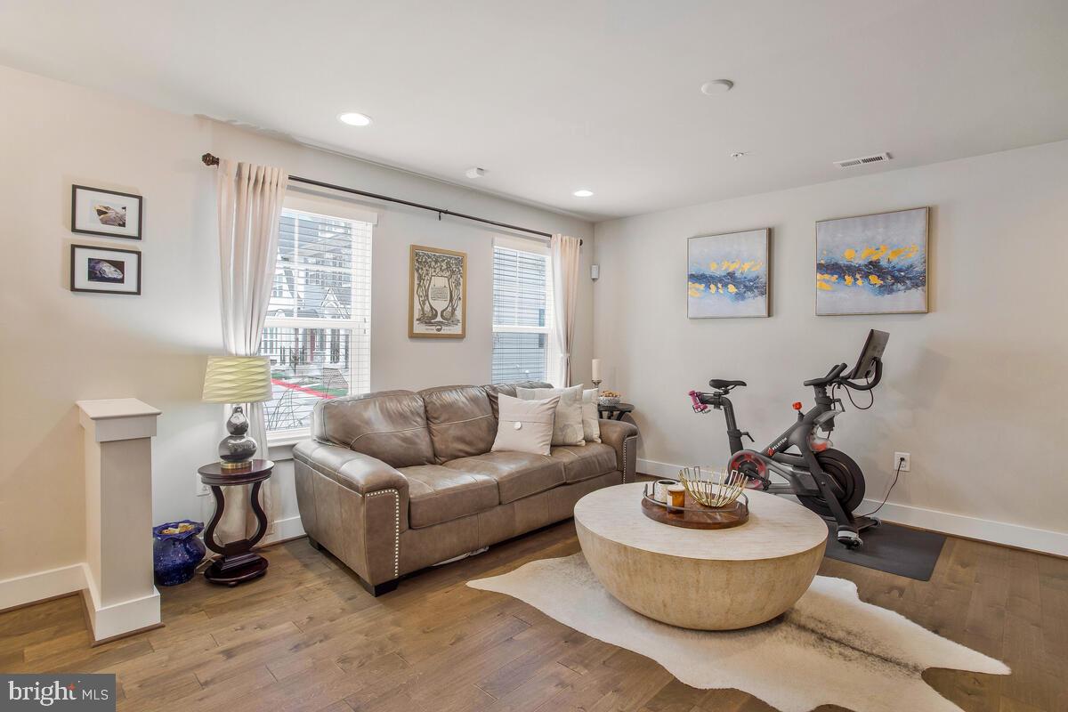 PRIMROSE HILL - Residential