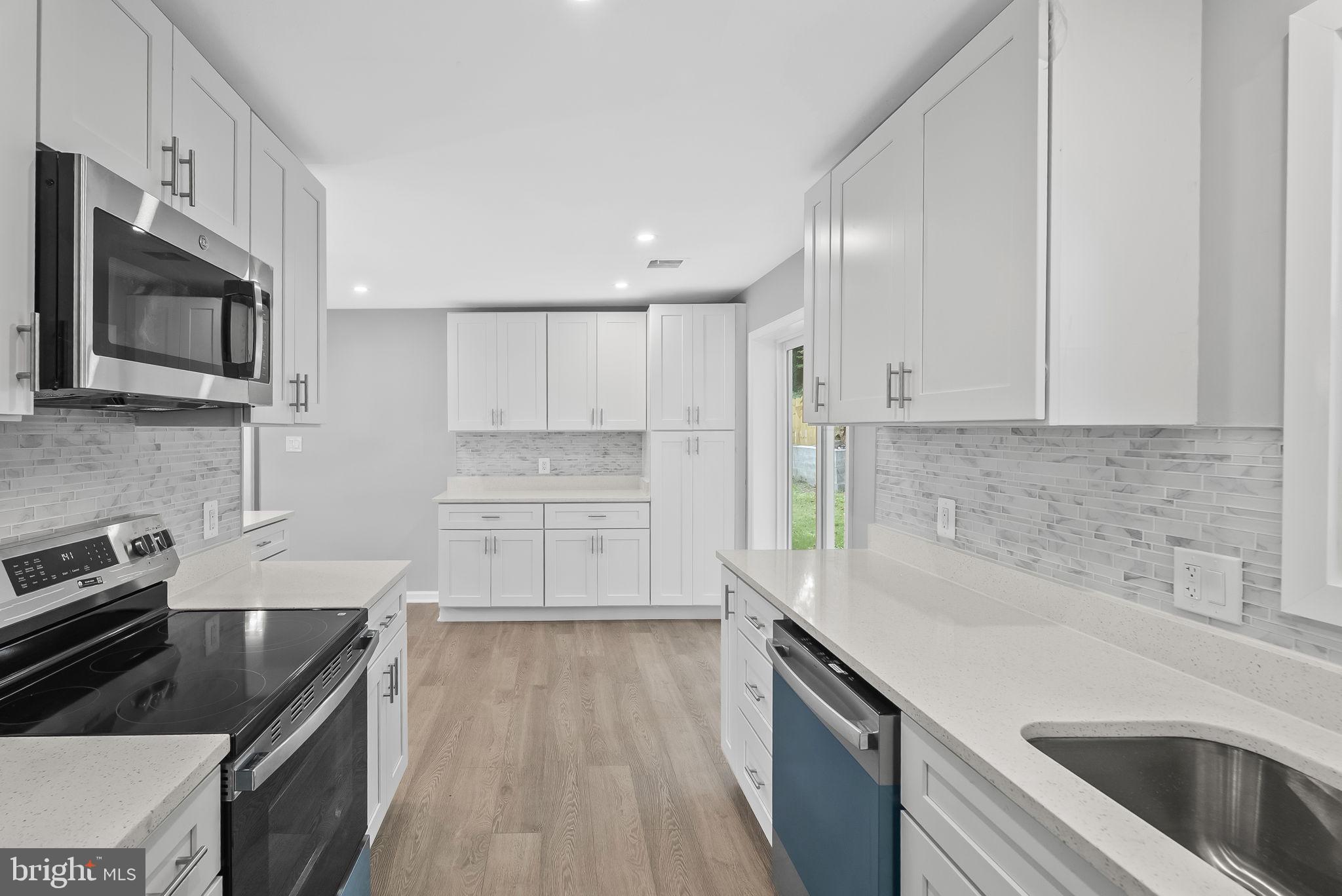 BROOK HILLS ESTATE - Residential Lease