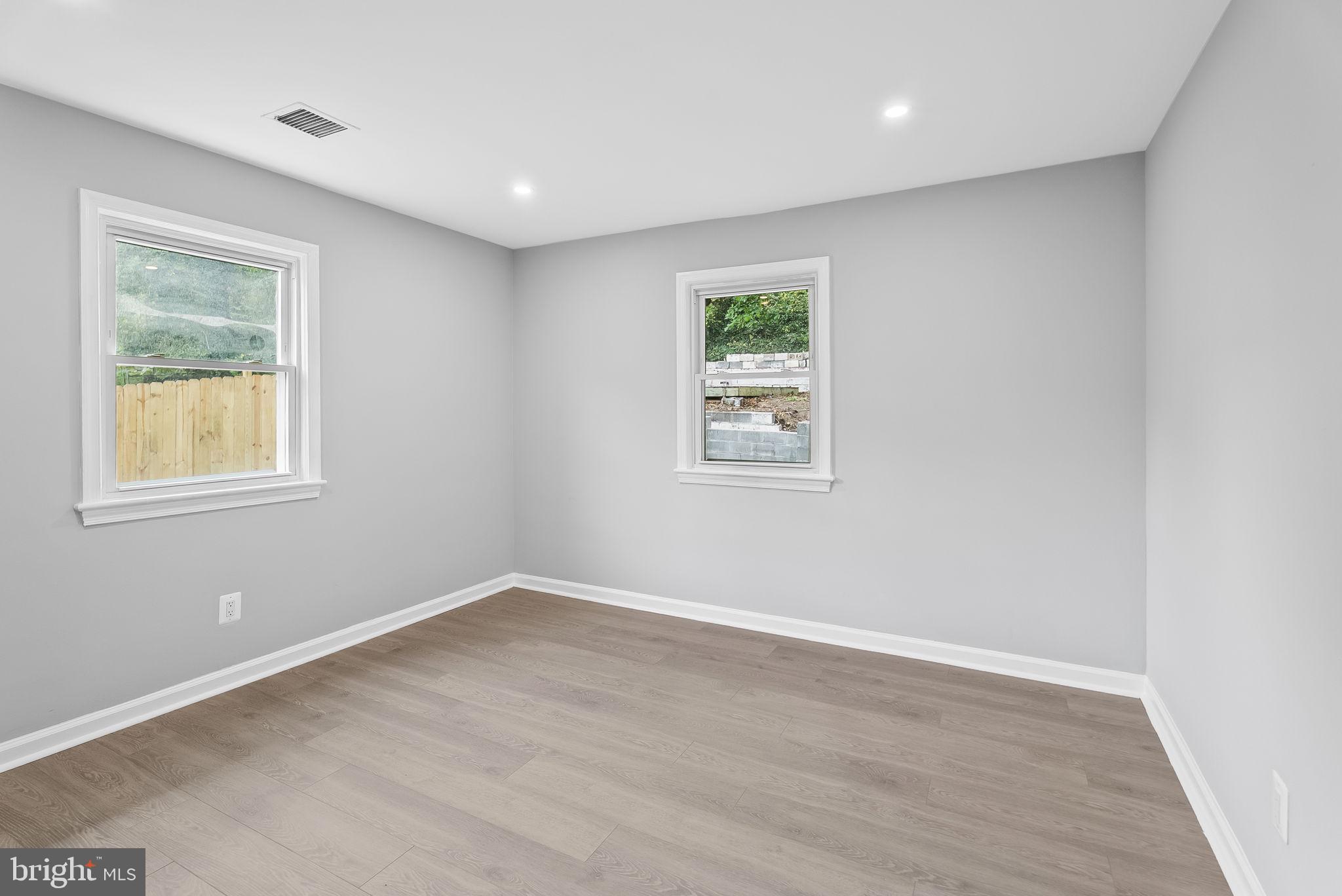 BROOK HILLS ESTATE - Residential Lease