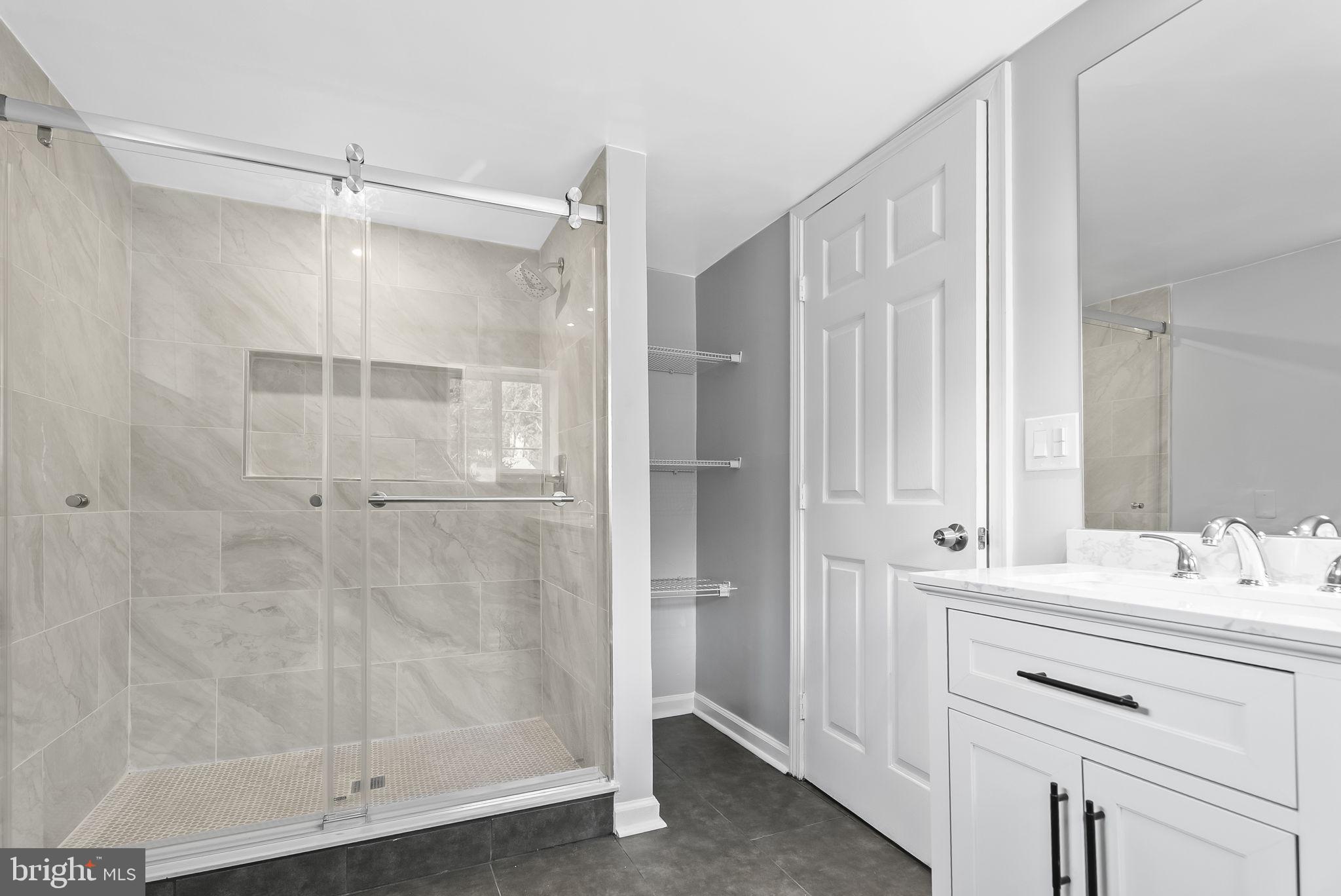 BROOK HILLS ESTATE - Residential Lease