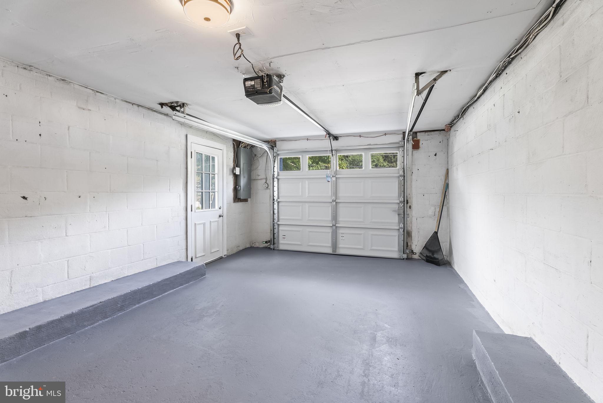 BROOK HILLS ESTATE - Residential Lease