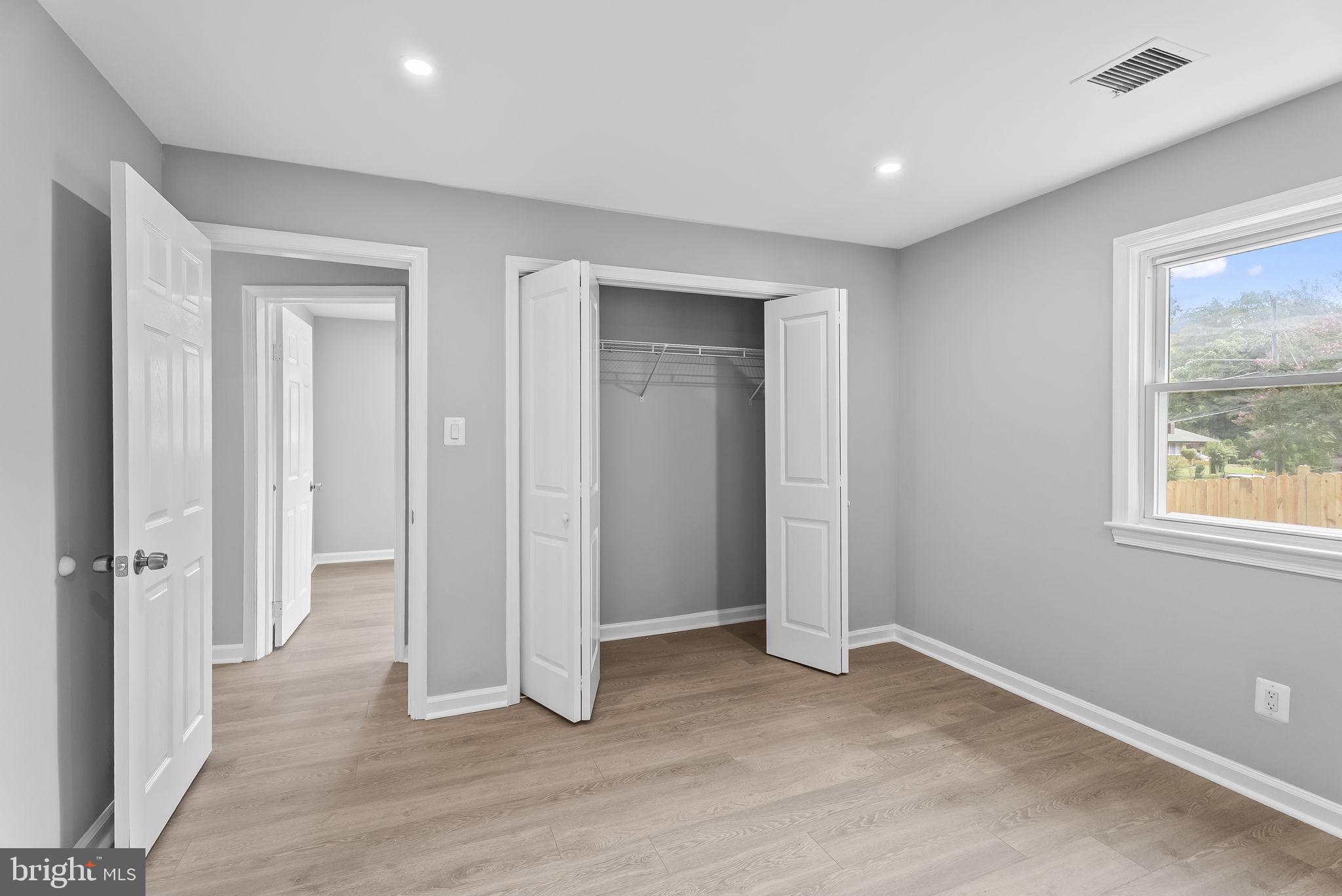 BROOK HILLS ESTATE - Residential Lease