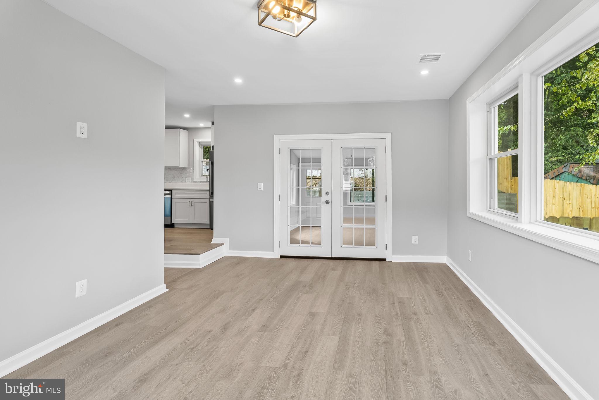 BROOK HILLS ESTATE - Residential Lease