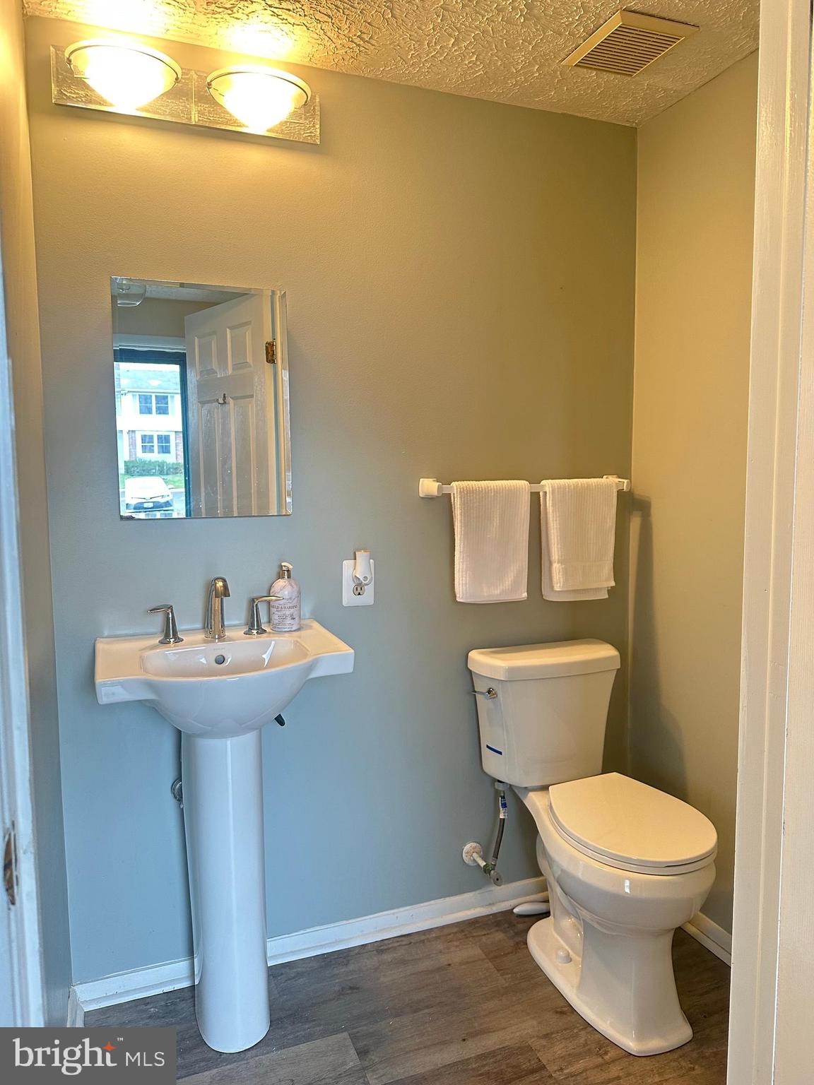 PARK OVERLOOK - Residential Lease