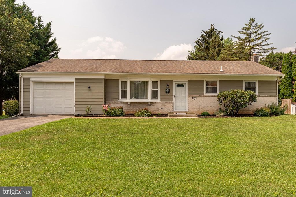 Photo of 63 VISTA DR, MARIETTA, PA 17547 (MLS # PALA2038068)