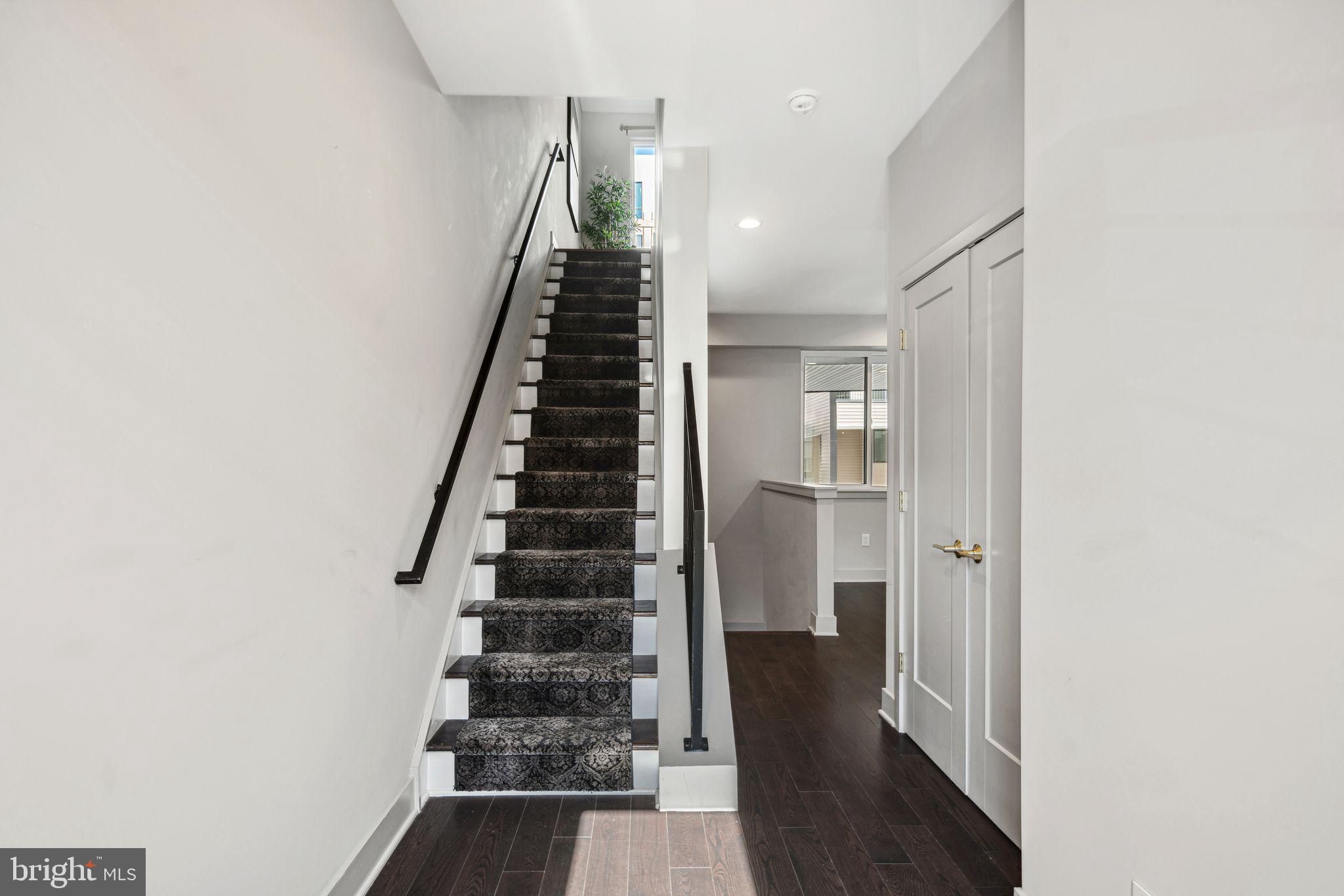 FAIRMOUNT - Residential