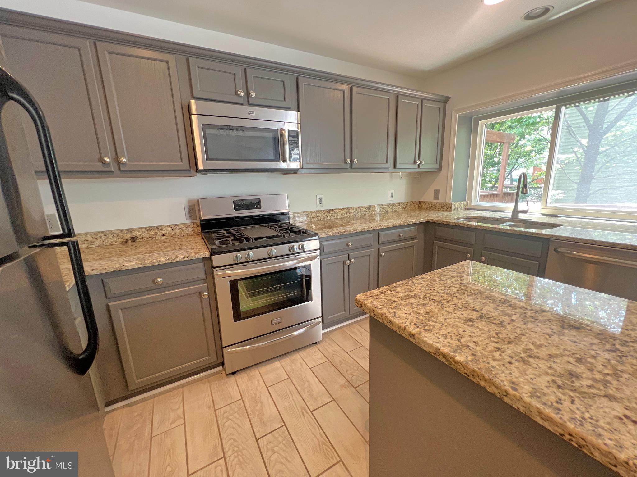 PARKWAY PLAZA - Residential Lease