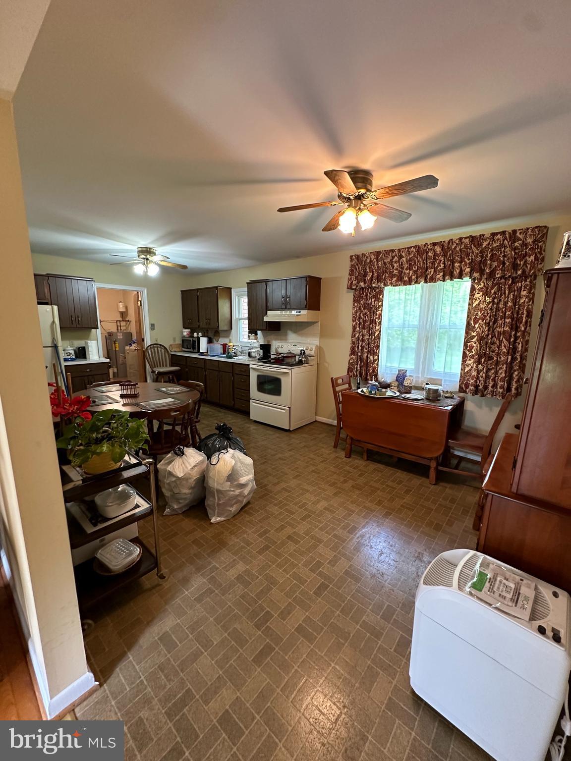 CRESTVIEW ESTATE - Residential Lease