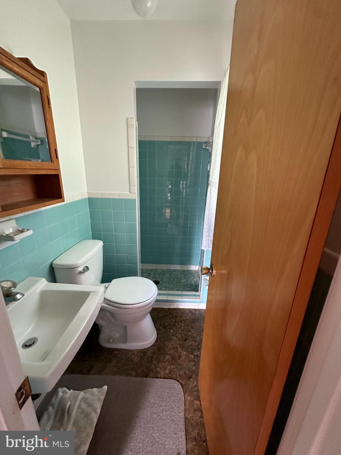 CRESTVIEW ESTATE - Residential Lease