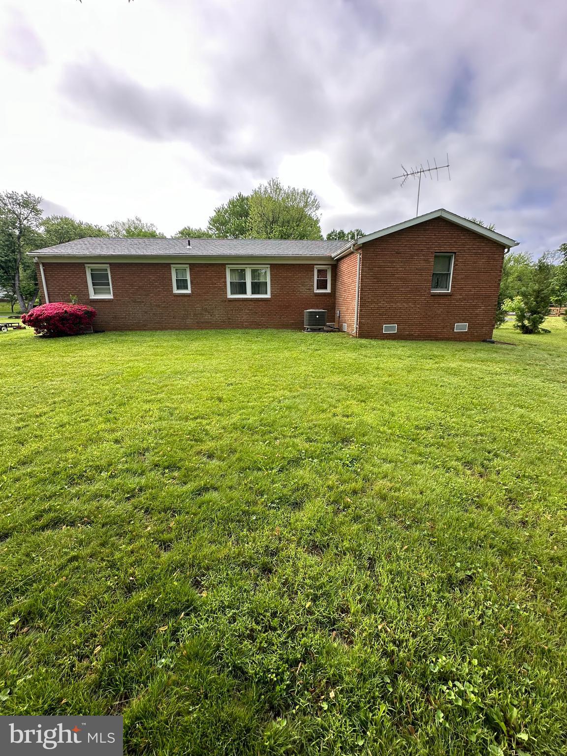 CRESTVIEW ESTATE - Residential Lease