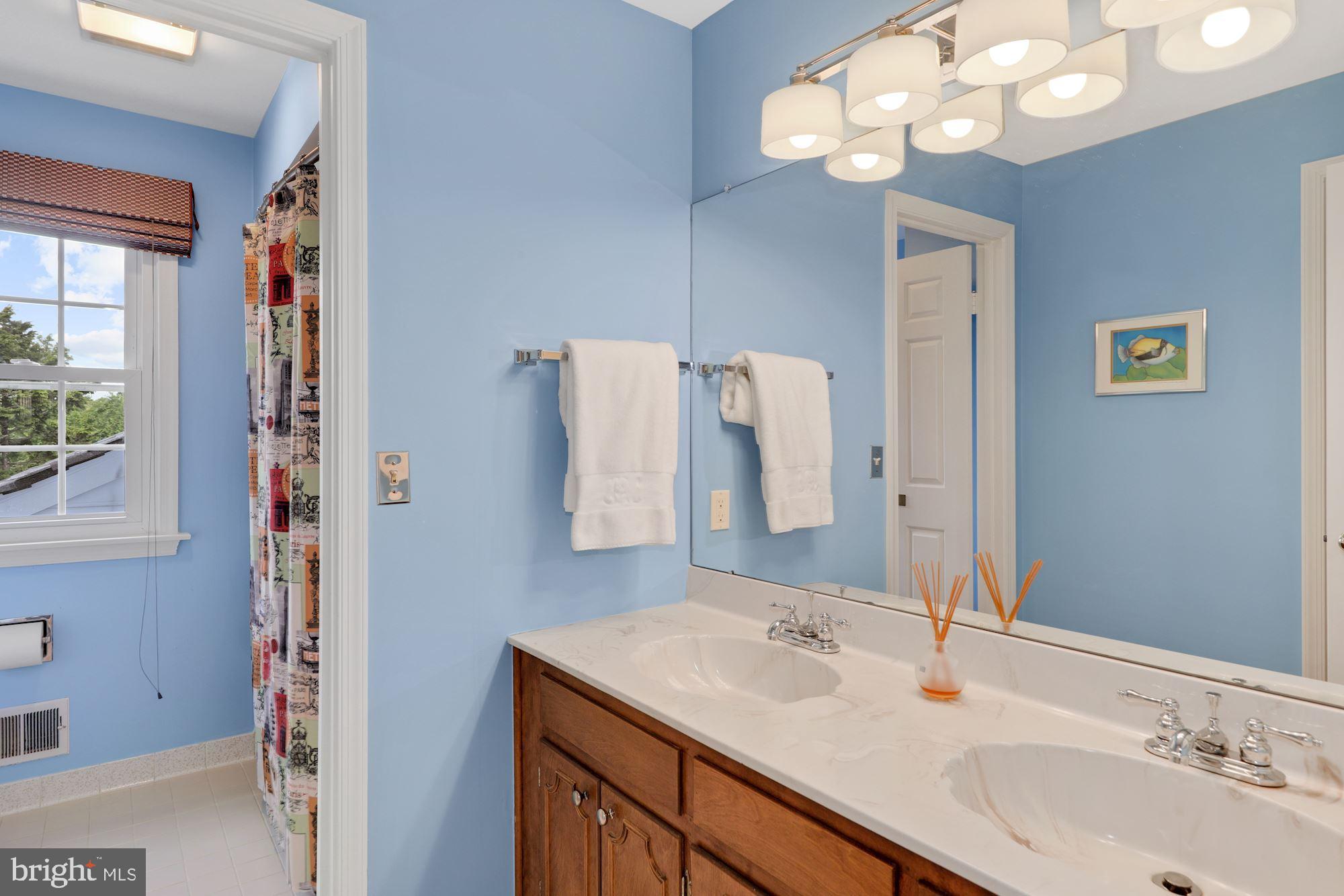 POTOMAC OUTSIDE - Residential