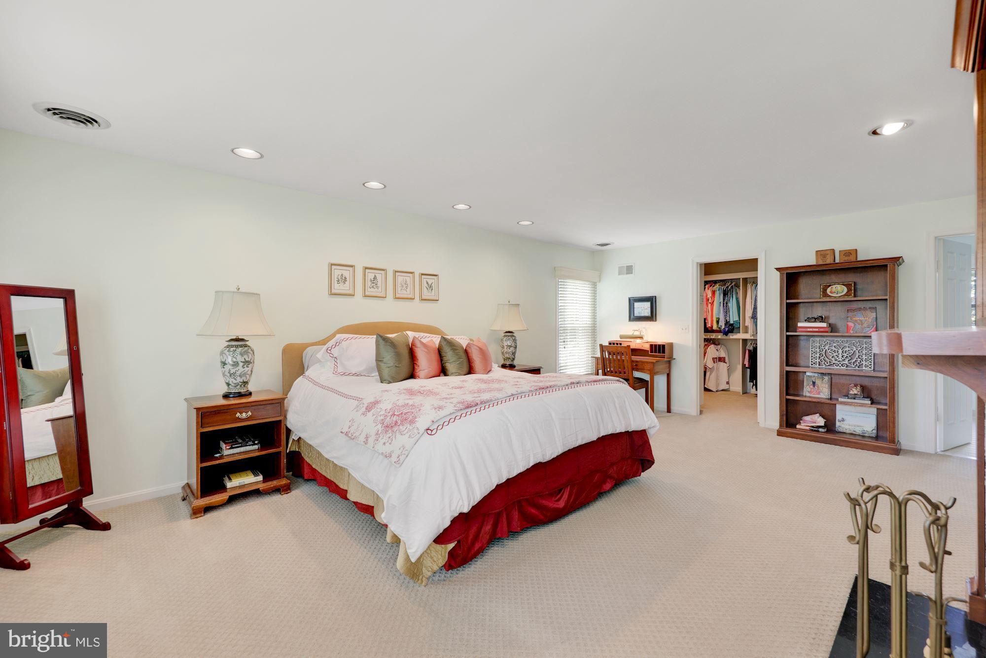 POTOMAC OUTSIDE - Residential