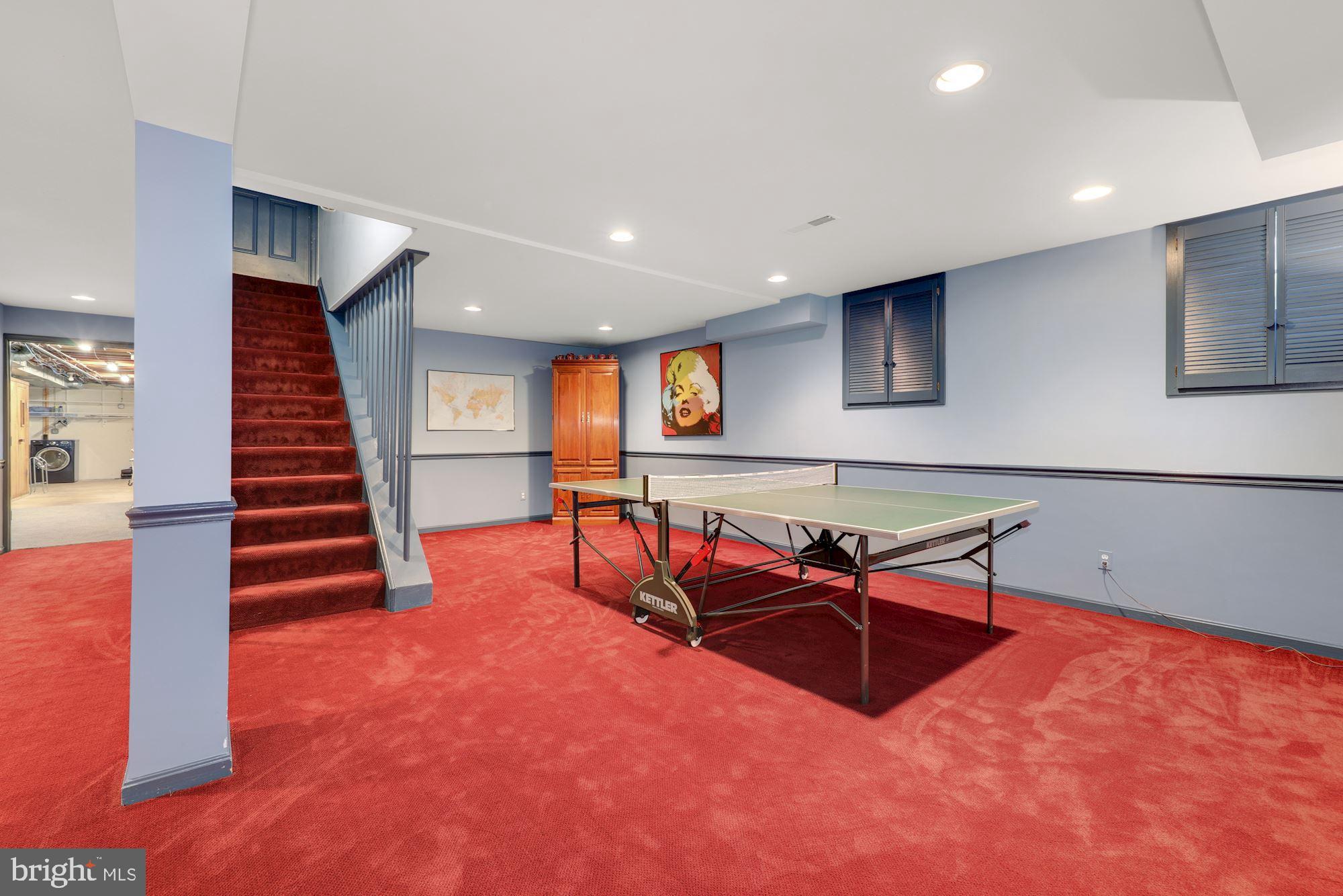 POTOMAC OUTSIDE - Residential