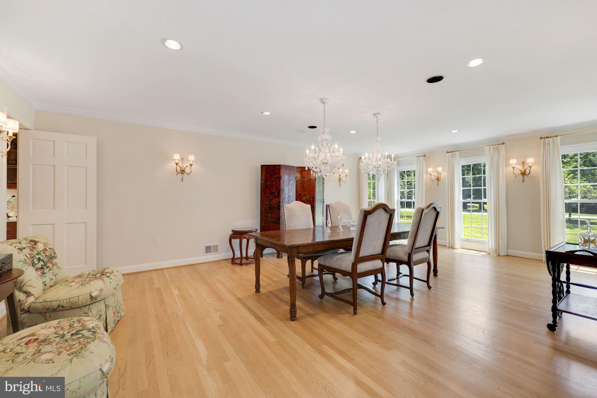 POTOMAC OUTSIDE - Residential