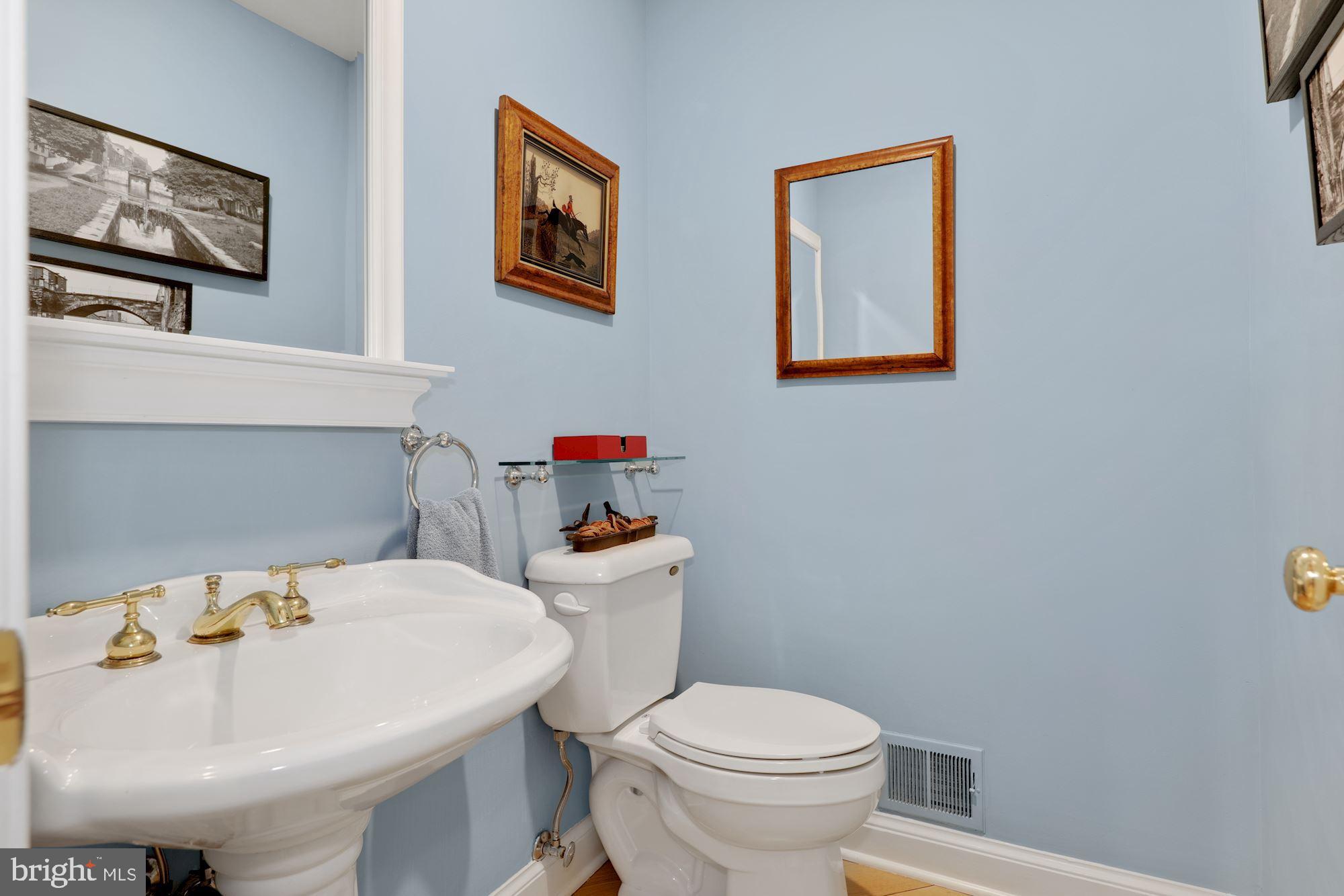 POTOMAC OUTSIDE - Residential