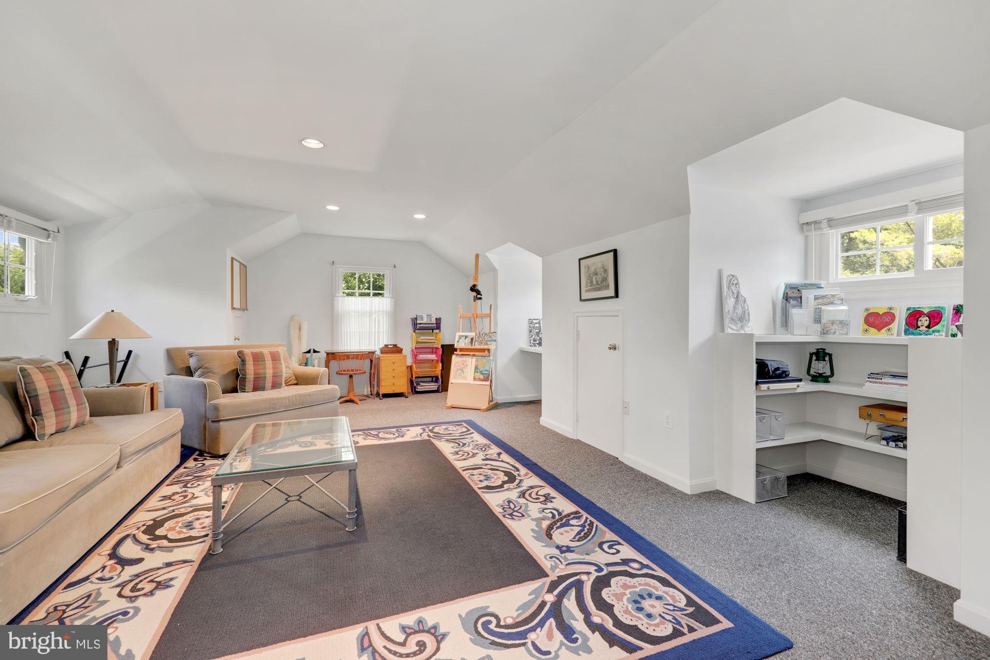 POTOMAC OUTSIDE - Residential