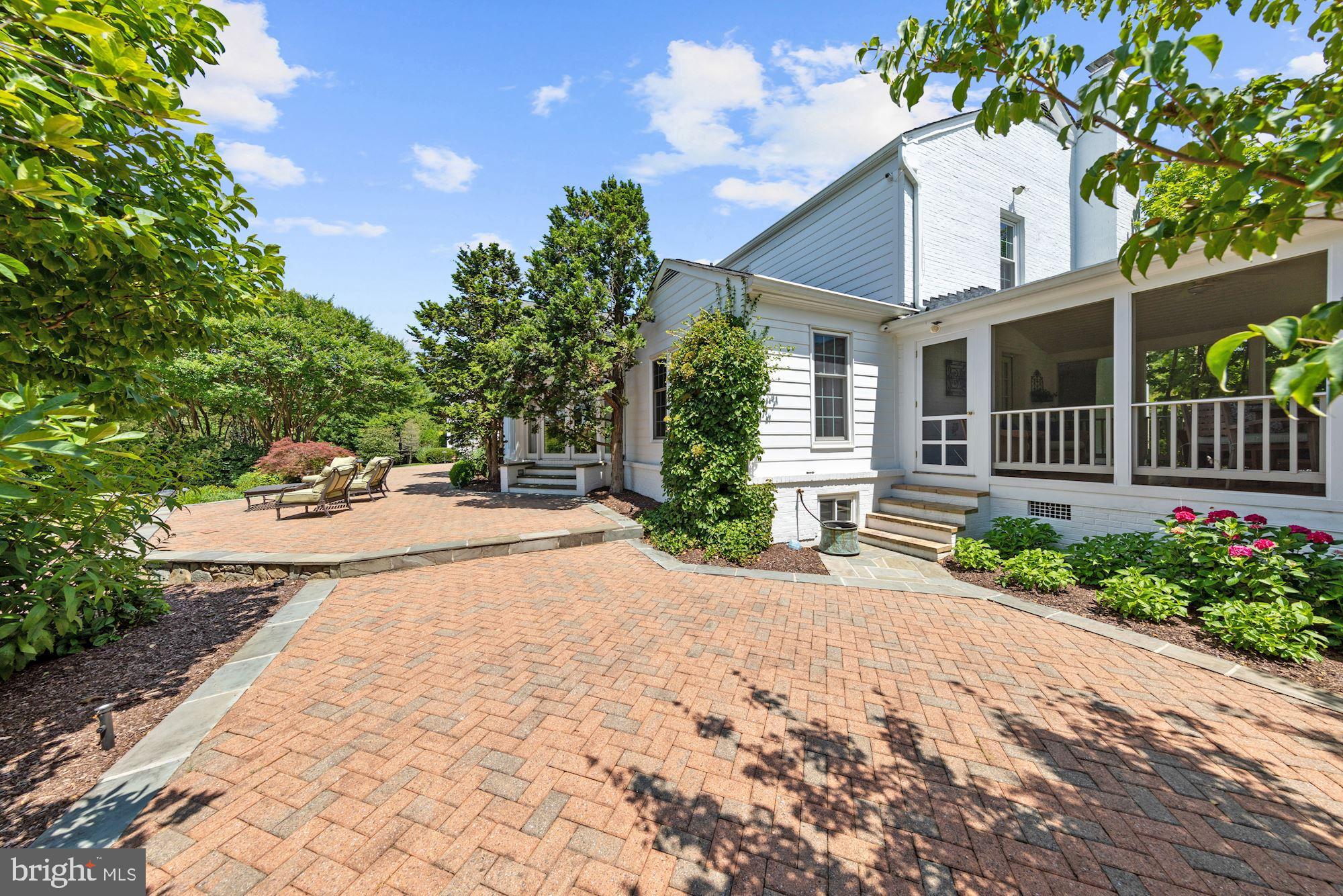 POTOMAC OUTSIDE - Residential