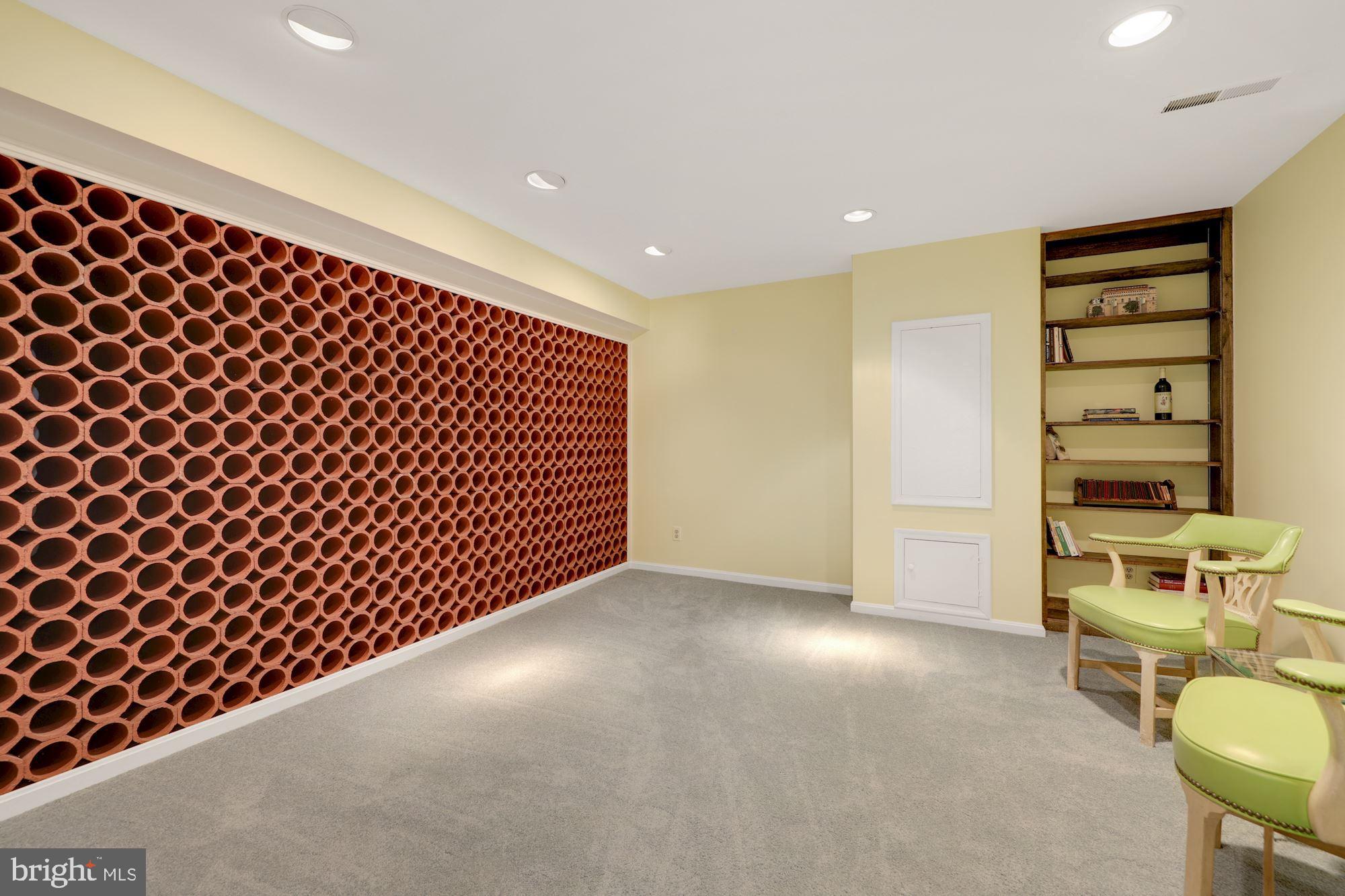 POTOMAC OUTSIDE - Residential