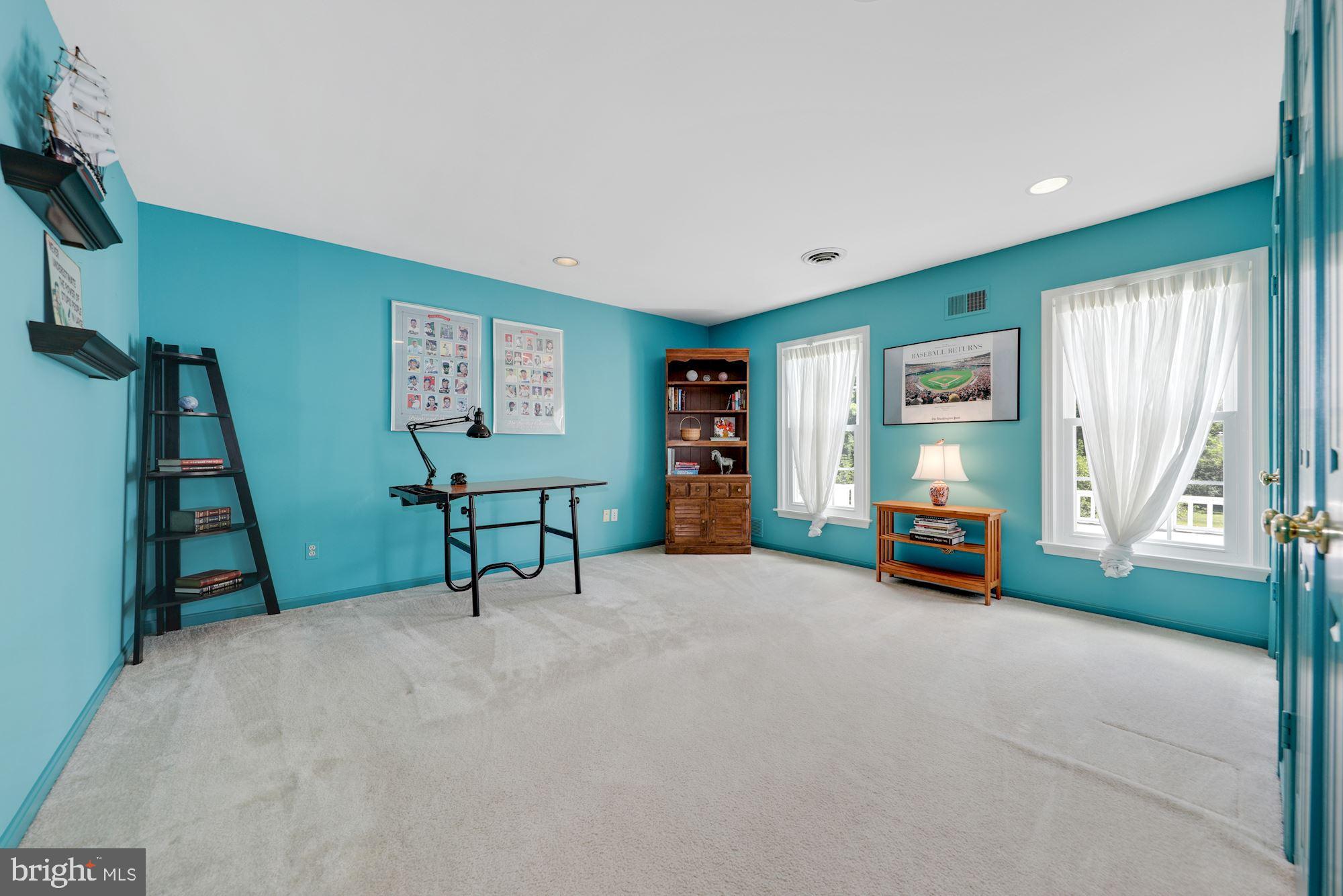 POTOMAC OUTSIDE - Residential