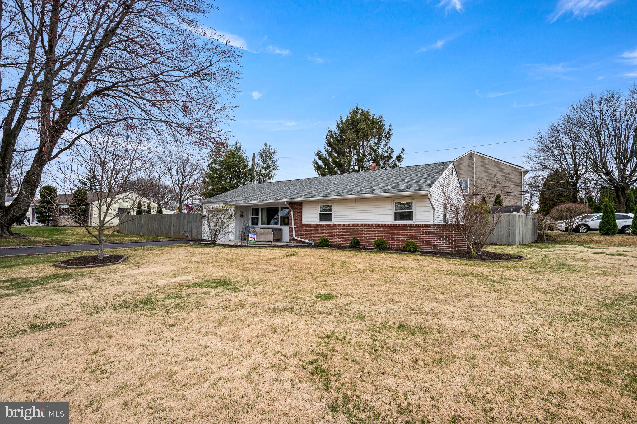 PINECREST - Residential