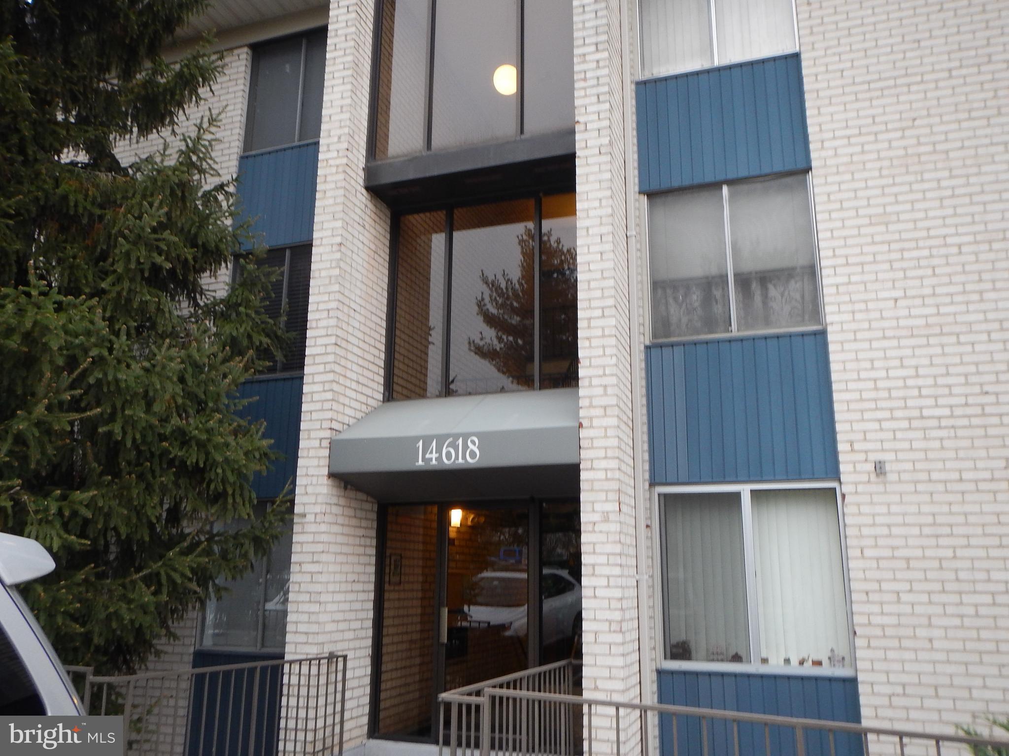 LARGE 2 LEVEL CONDO W/PRIVATE FENCED PATIO AND GARDEN AREA. SEPARATE DR. LIGHT-FILLED LR With Sliding Glass Door TO THE PATIO. LARGE ENOUGH FOR FULL SIZED FURNITURE AND ENTERTAINMENT CENTER. LOTS OF STORAGE. LARGE MBR W/ WALK-IN CLOSET. GREAT ROCKVILLE LOCATION CLOSE TO TRANSP AND SHOPPING, Safeway, Starbucks. Assigned PARKING. Entrance to Rock Creek Park nearby. Located across fr Middle School. NOTE: WILL BE COMPLETED REPAINTED IN NEUTRAL COLOR AS SOON AS CURRENT TENANT VACATES.