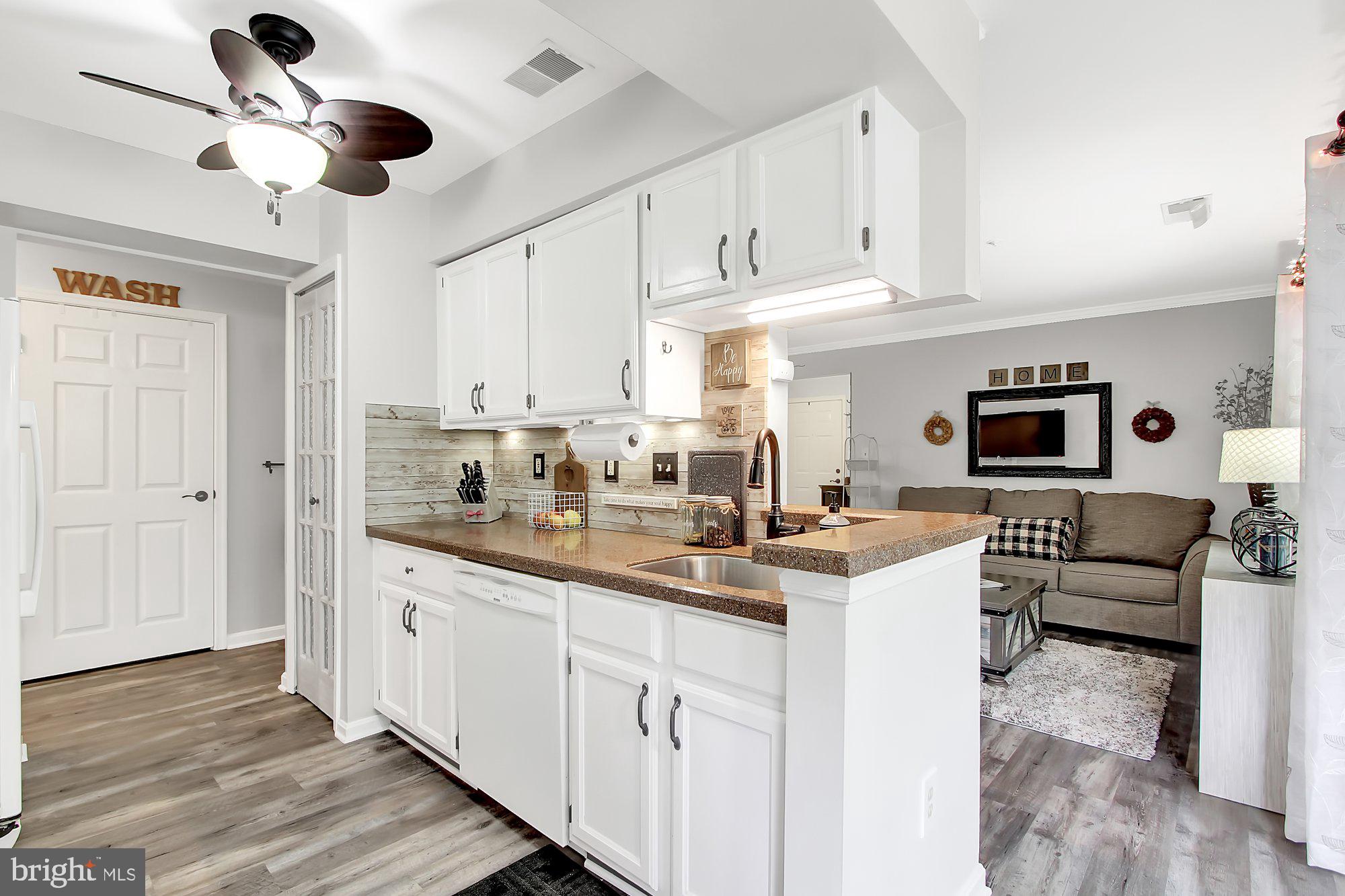 LAURELS CONDO - Residential