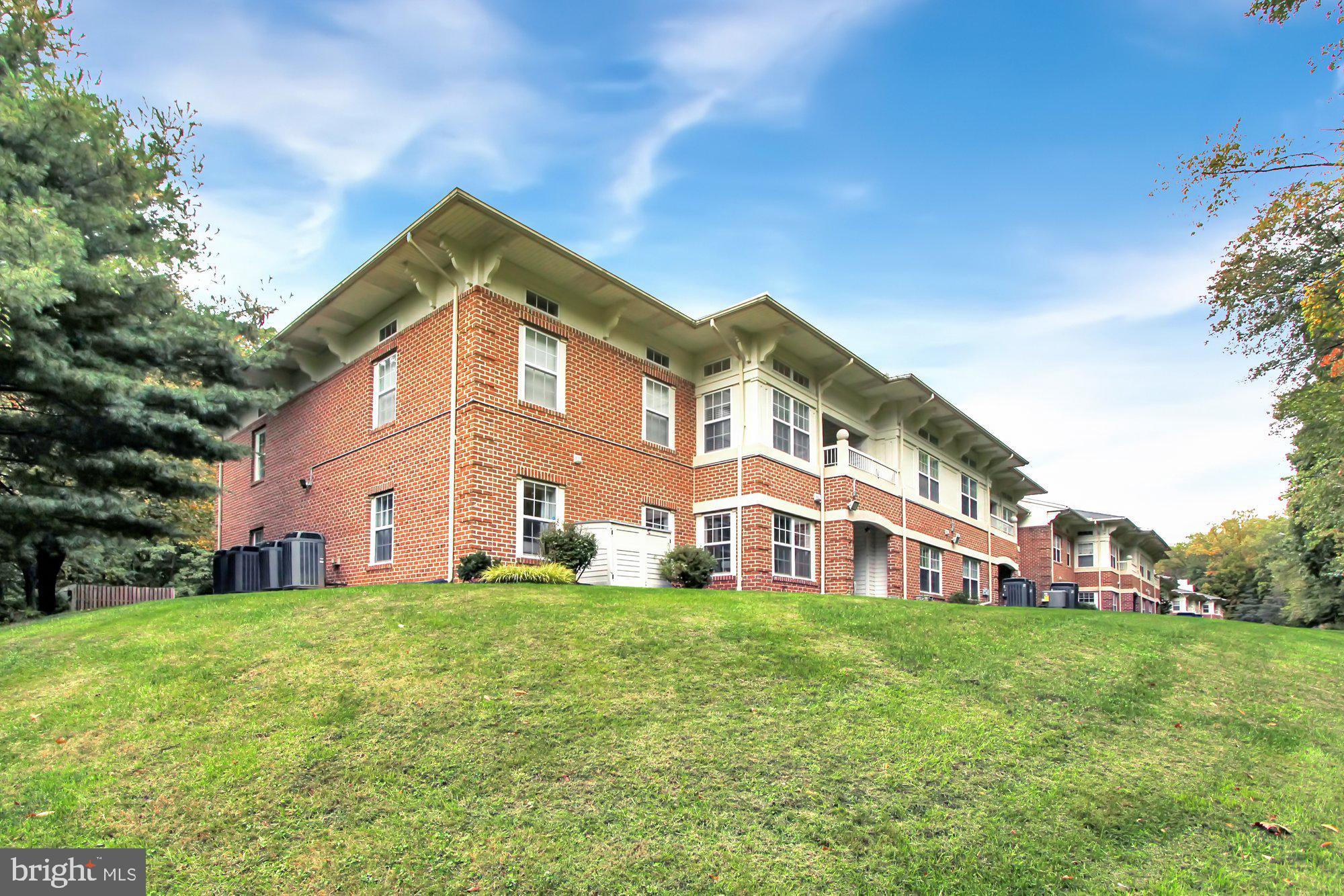 LAURELS CONDO - Residential