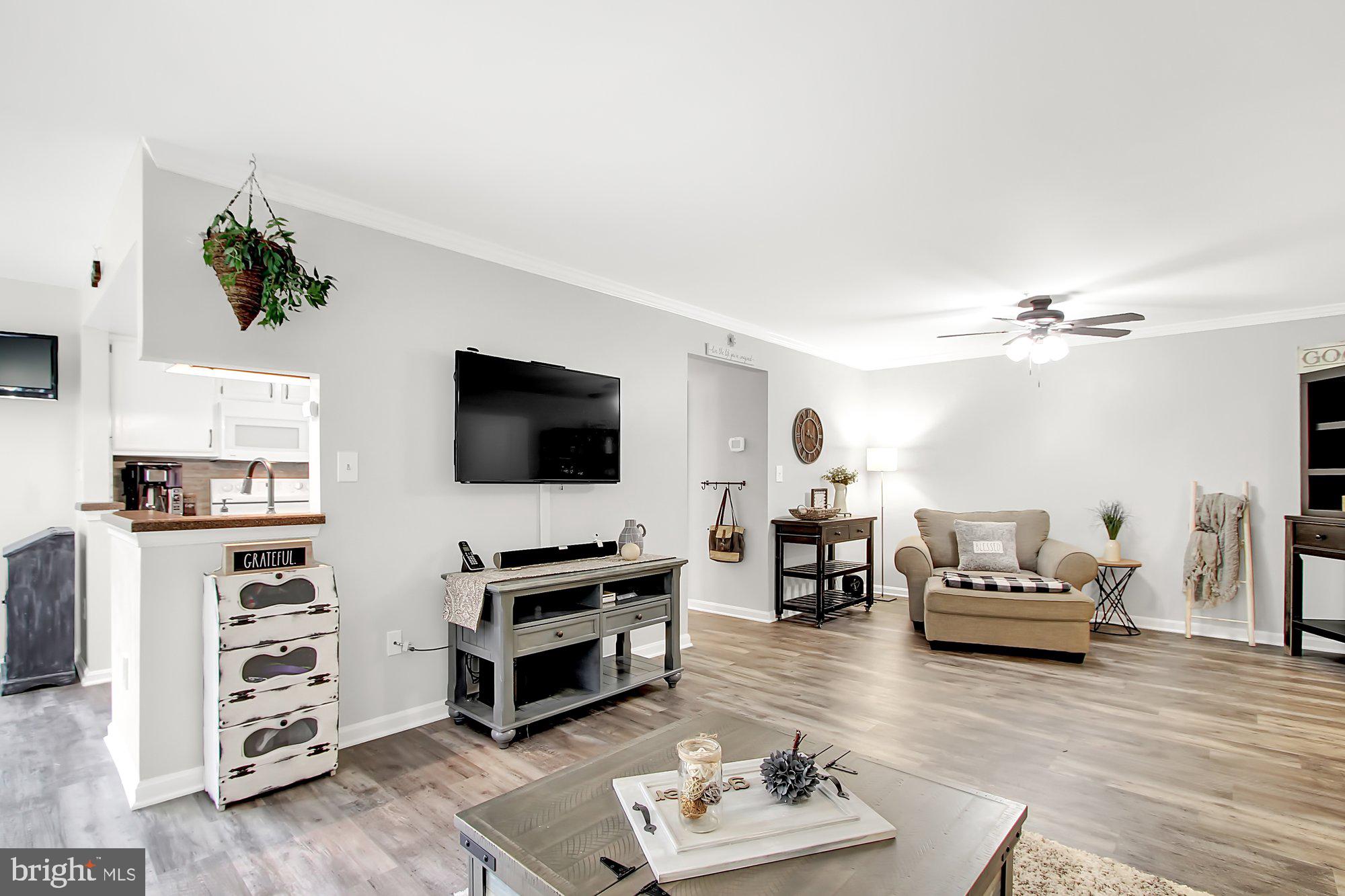 LAURELS CONDO - Residential