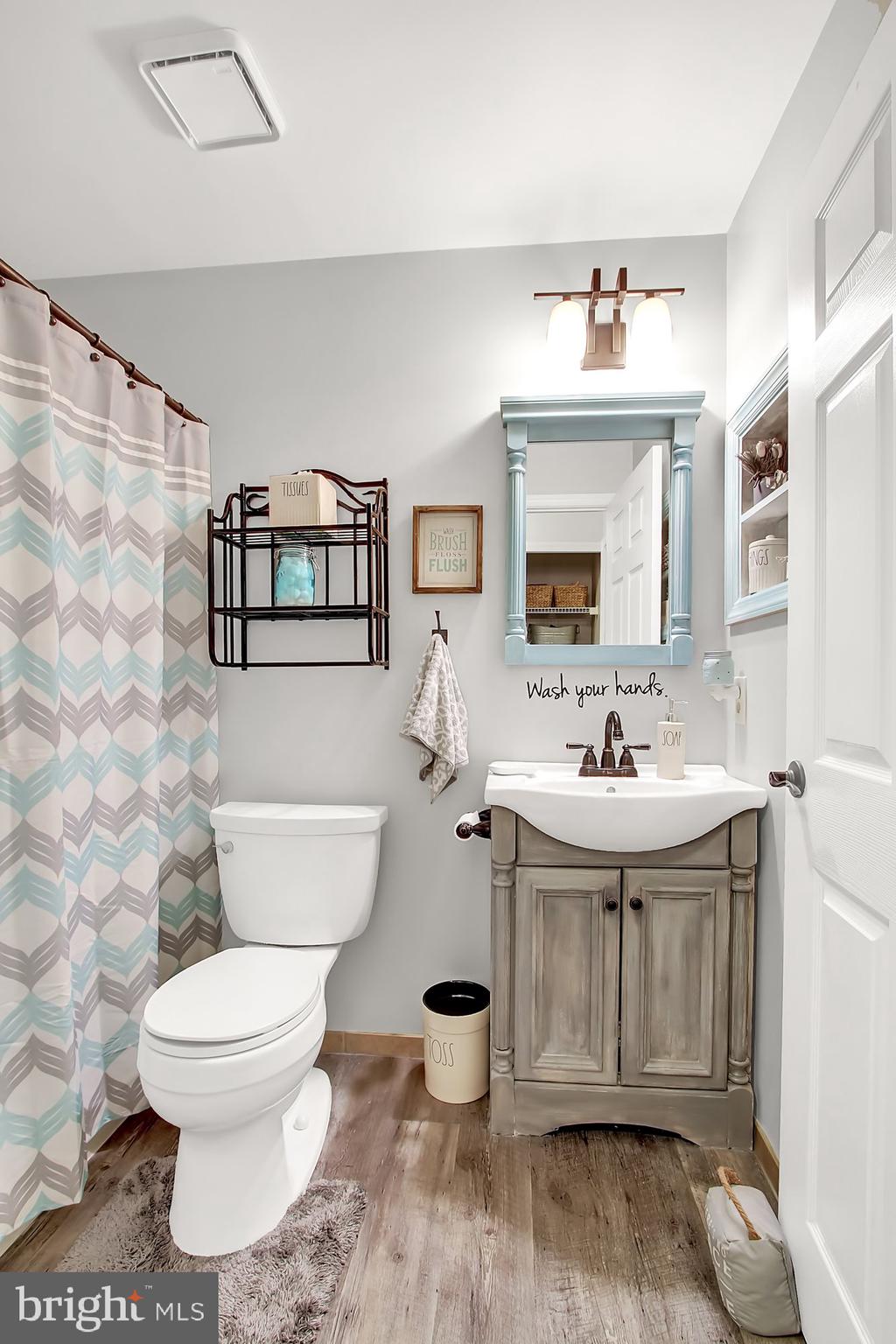 LAURELS CONDO - Residential