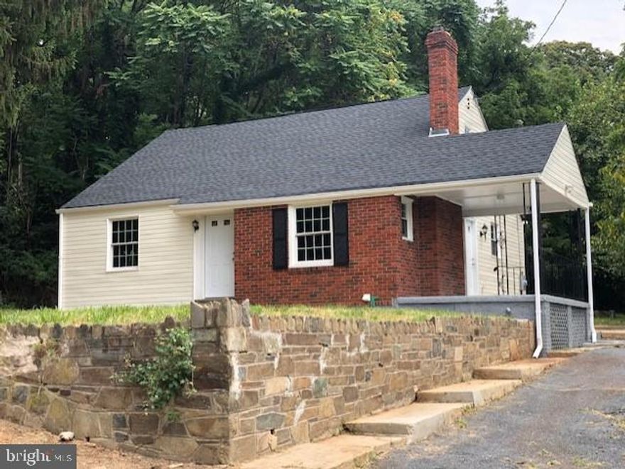 Beautiful remodeled single family home, sits at the end of street. Large lot, 4 Bedrooms and 3 full bathrooms in 3 levels. Kitchen with granite countertops and stainless steel appliances. New water heater and ac/heating system. Ample off street driveway. Close to DC and National Harbor.