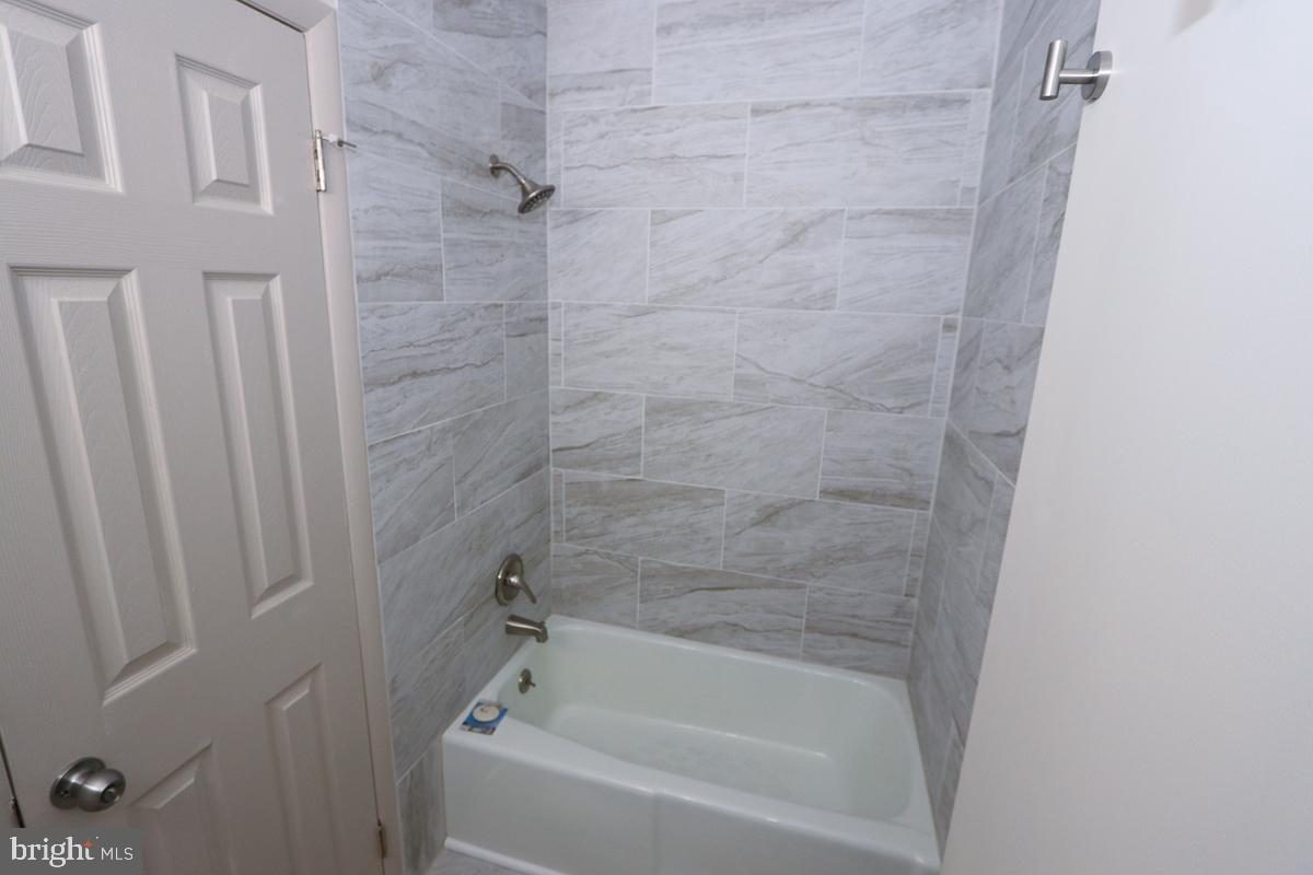 ROCKLEDGE - Residential Lease