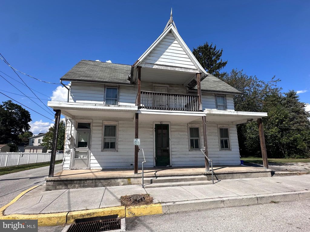 Photo of 27 E Broadway, ETTERS, PA 17319 (MLS # PAYK2090466)