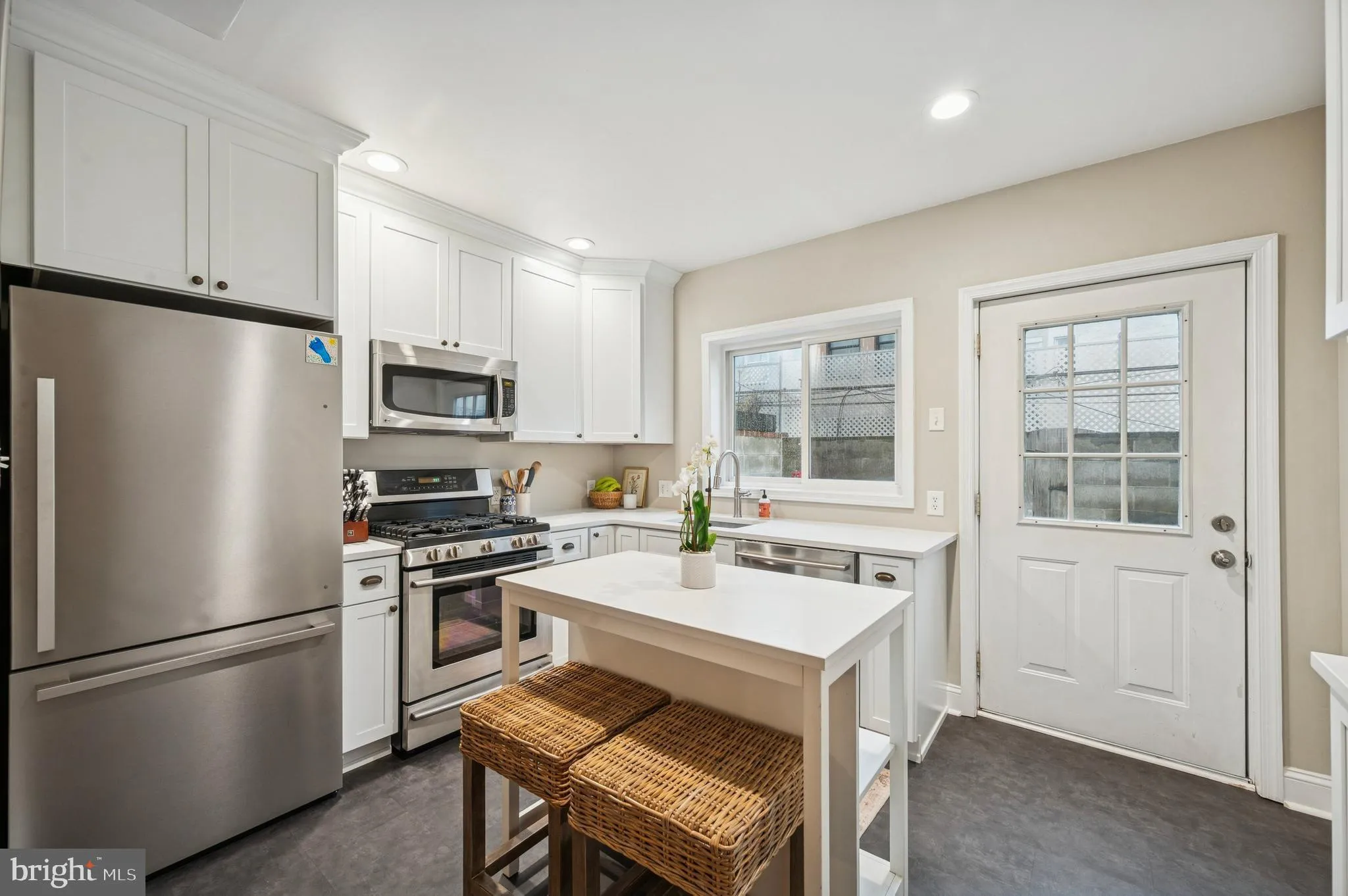 Philadelphia, Pennsylvania 19147, United States, 2 Bedrooms Bedrooms, ,2 BathroomsBathrooms,Residential,Contingent,251528