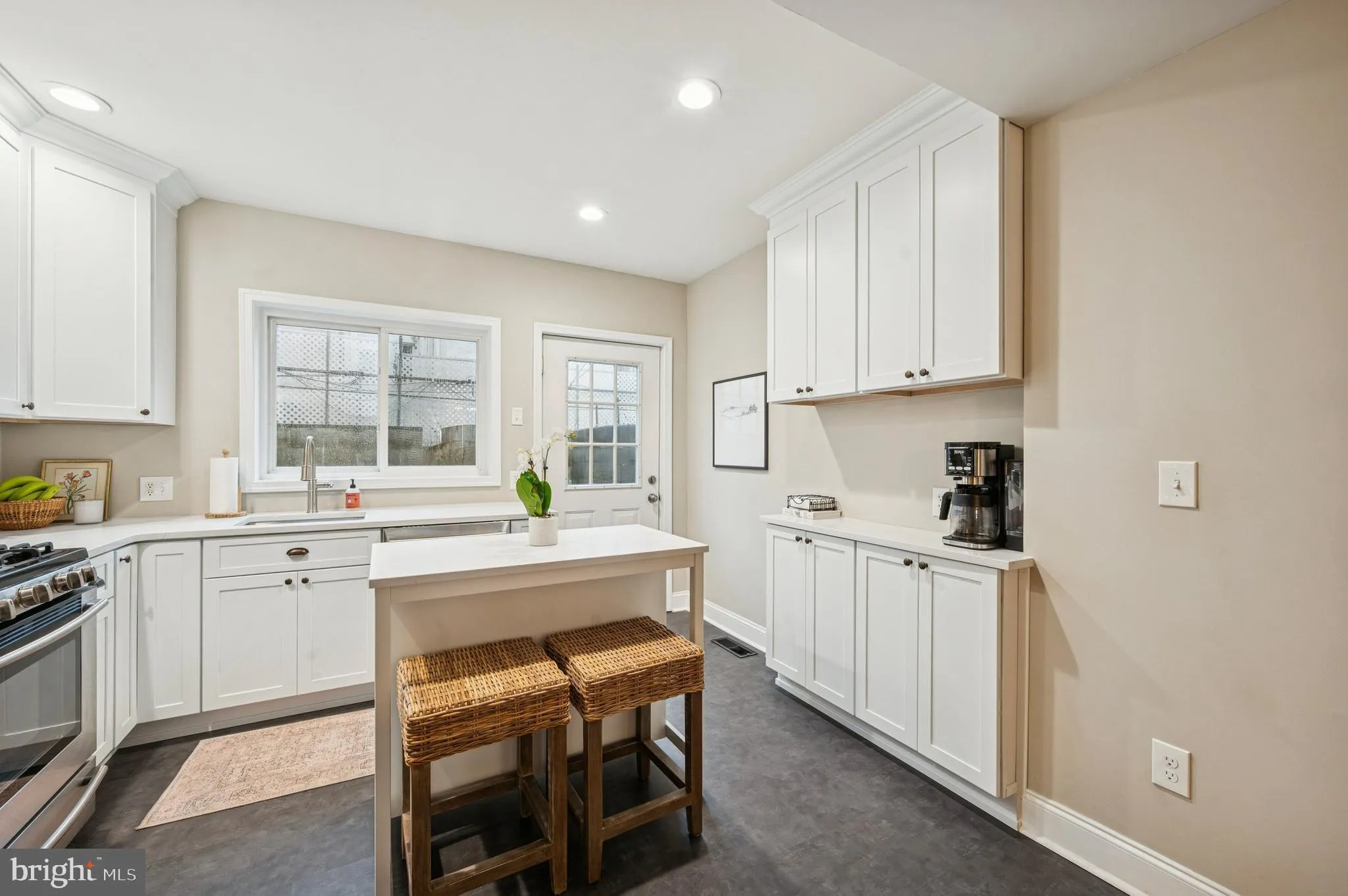 Philadelphia, Pennsylvania 19147, United States, 2 Bedrooms Bedrooms, ,2 BathroomsBathrooms,Residential,Contingent,251528