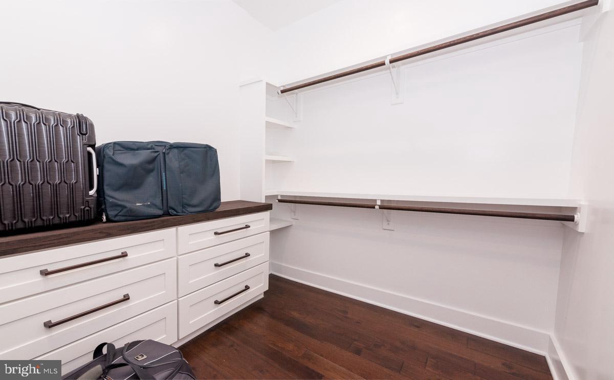 PIMMIT HILLS - Residential