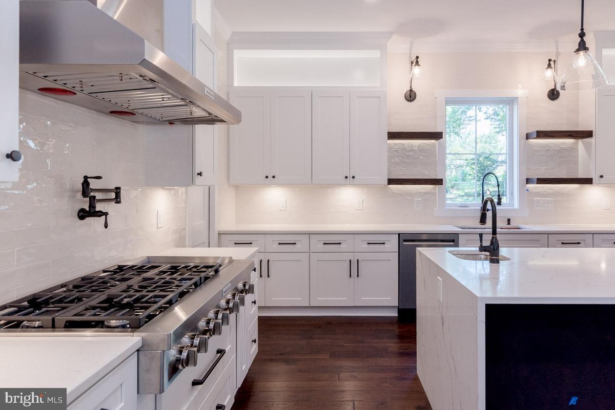 PIMMIT HILLS - Residential