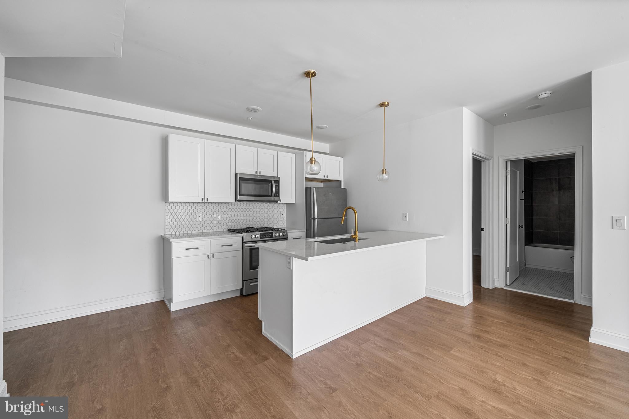 1614 RIDGE AVENUE 206